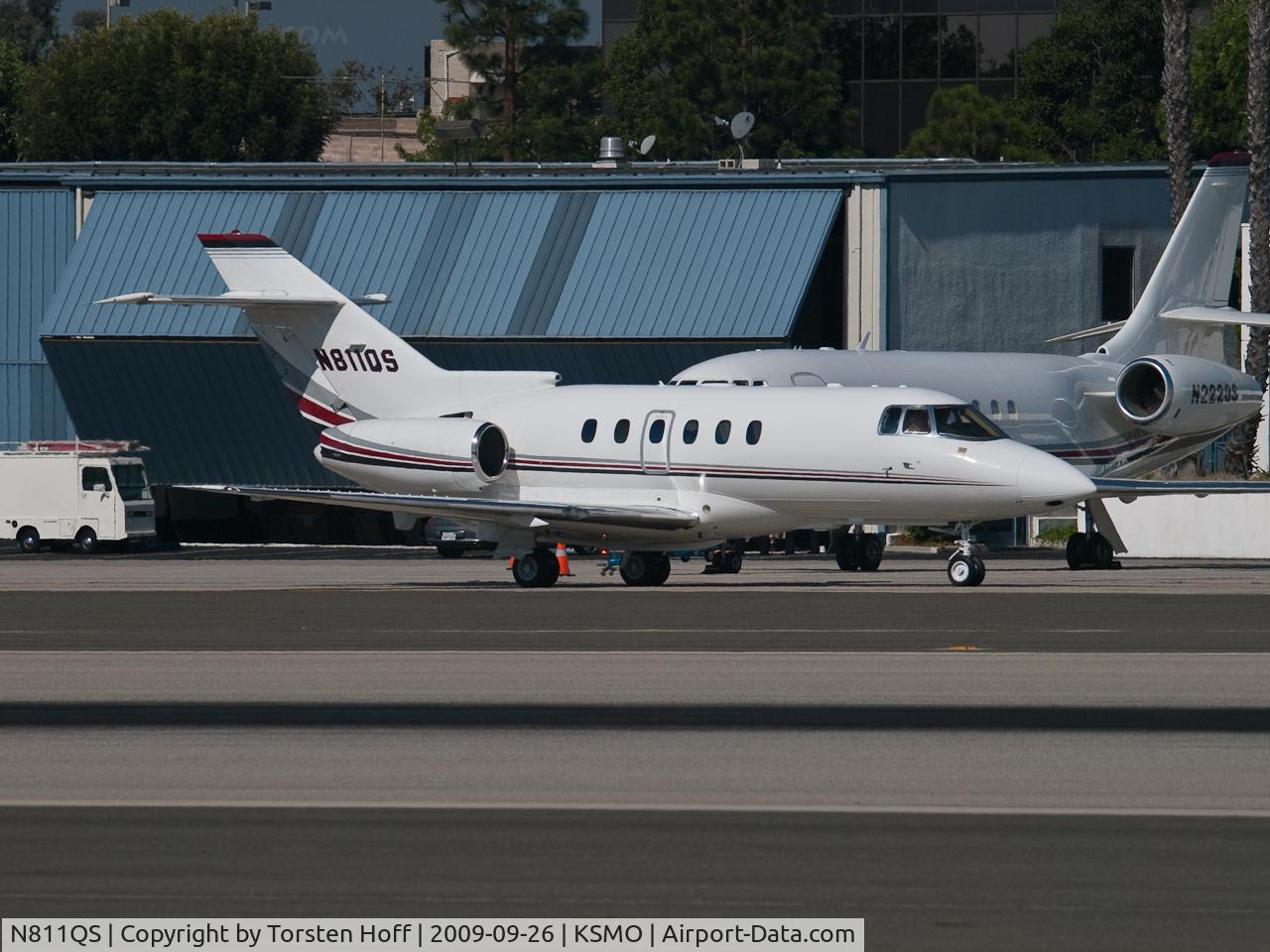 N811QS, 2003 Raytheon Hawker 800XP C/N 258614, N811QS taxiing