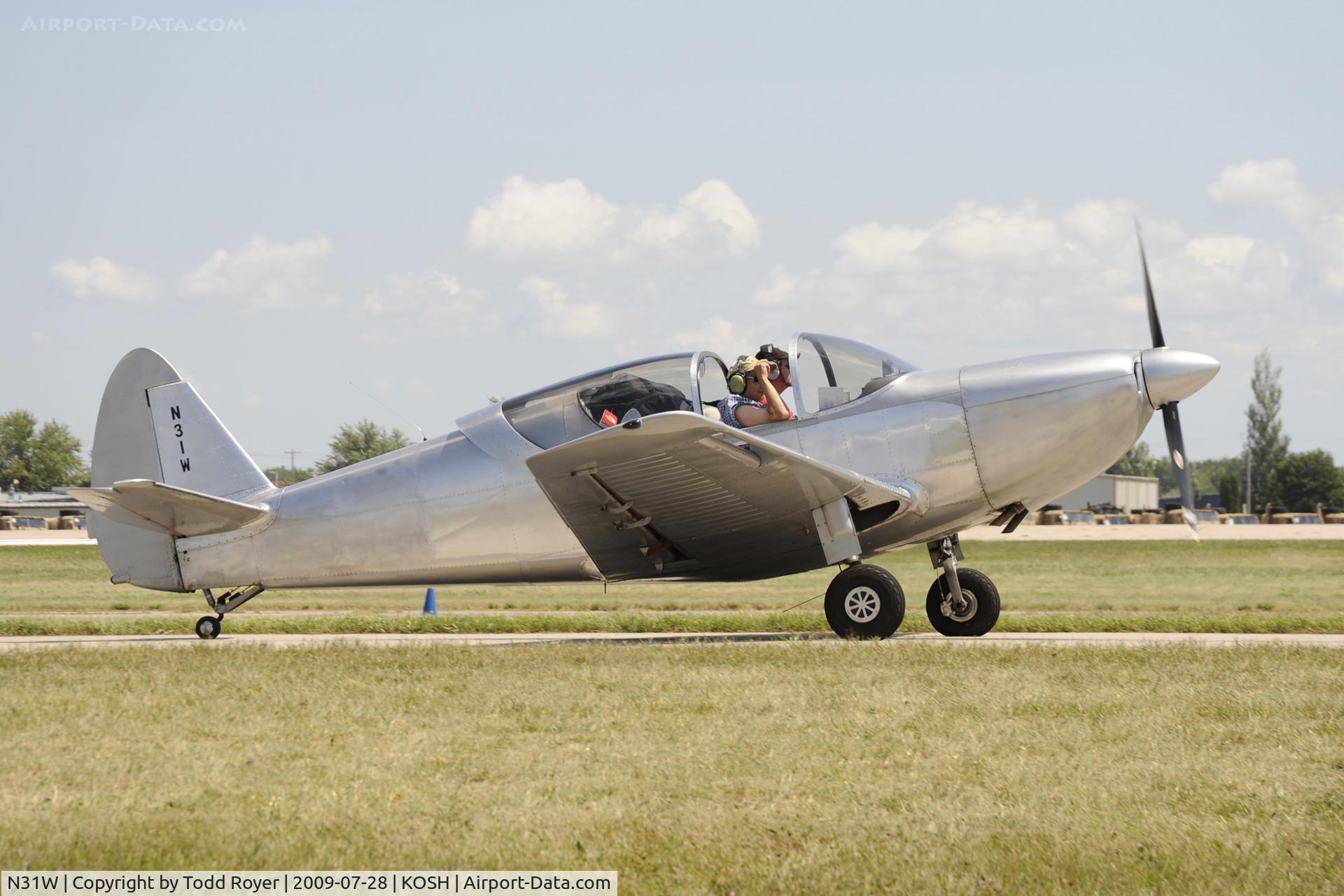 N31W, 1946 Globe GC-1B Swift C/N 408, Taxi to parking