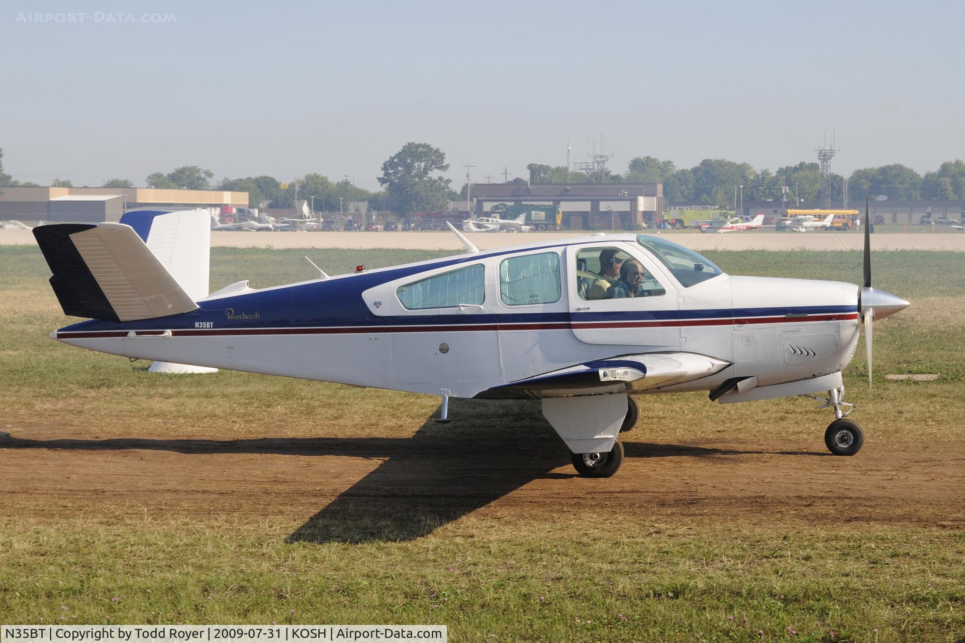 N35BT, 1979 Beech V35B Bonanza C/N D-10255, Taxi for departure