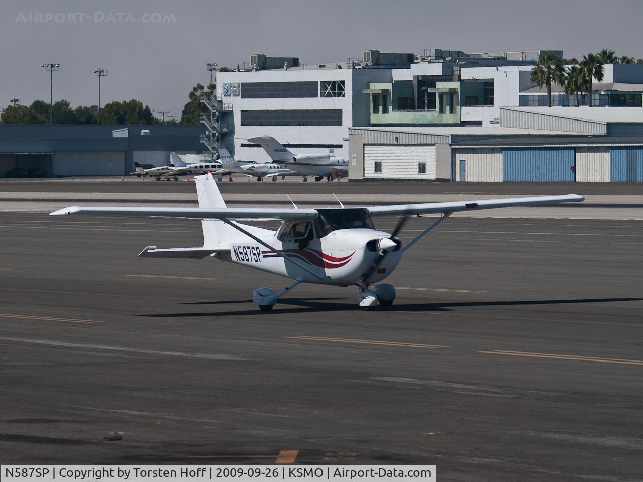 N587SP, 2000 Cessna 172S C/N 172S8518, N587SP taxiing