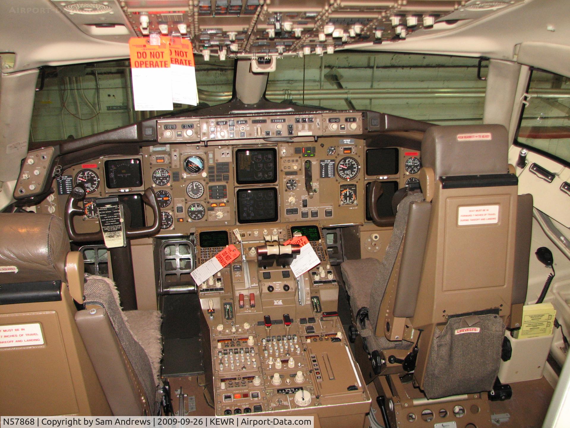 N57868, 2002 Boeing 757-33N C/N 32590, The front office.  The maintenance guys let me up here while it was in for a bit of light maintenance.  Airport Day at Newark!  Thanks guys!