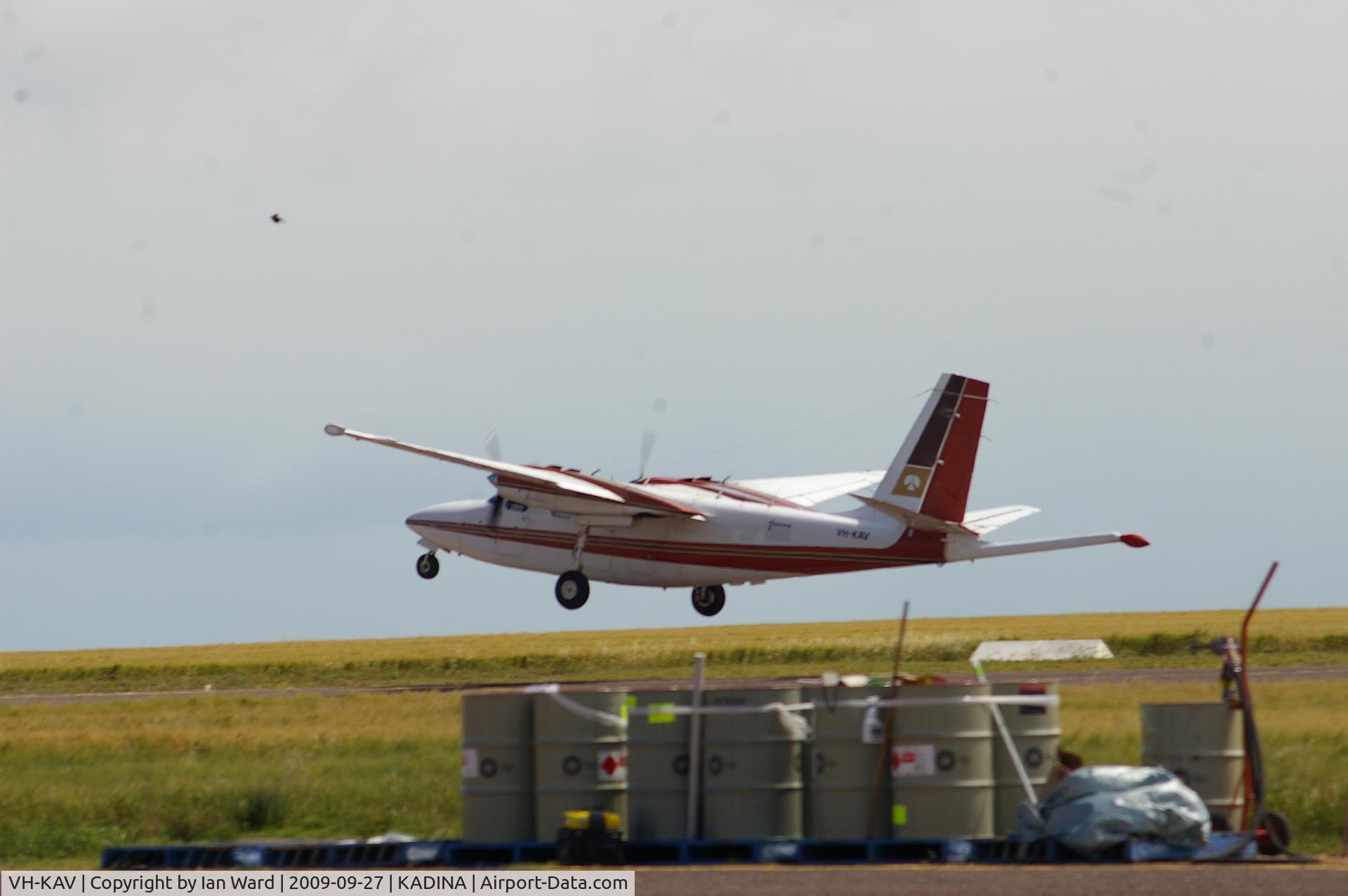 VH-KAV, 1978 Aero Commander 500S Shrike Commander C/N 3164, Take off after refuelling
