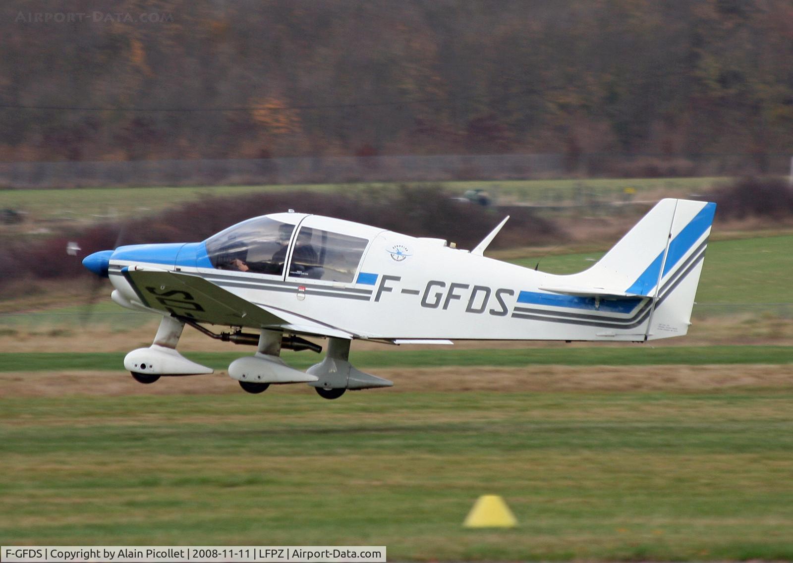 F-GFDS, Robin DR-400-120 C/N 1528, landing