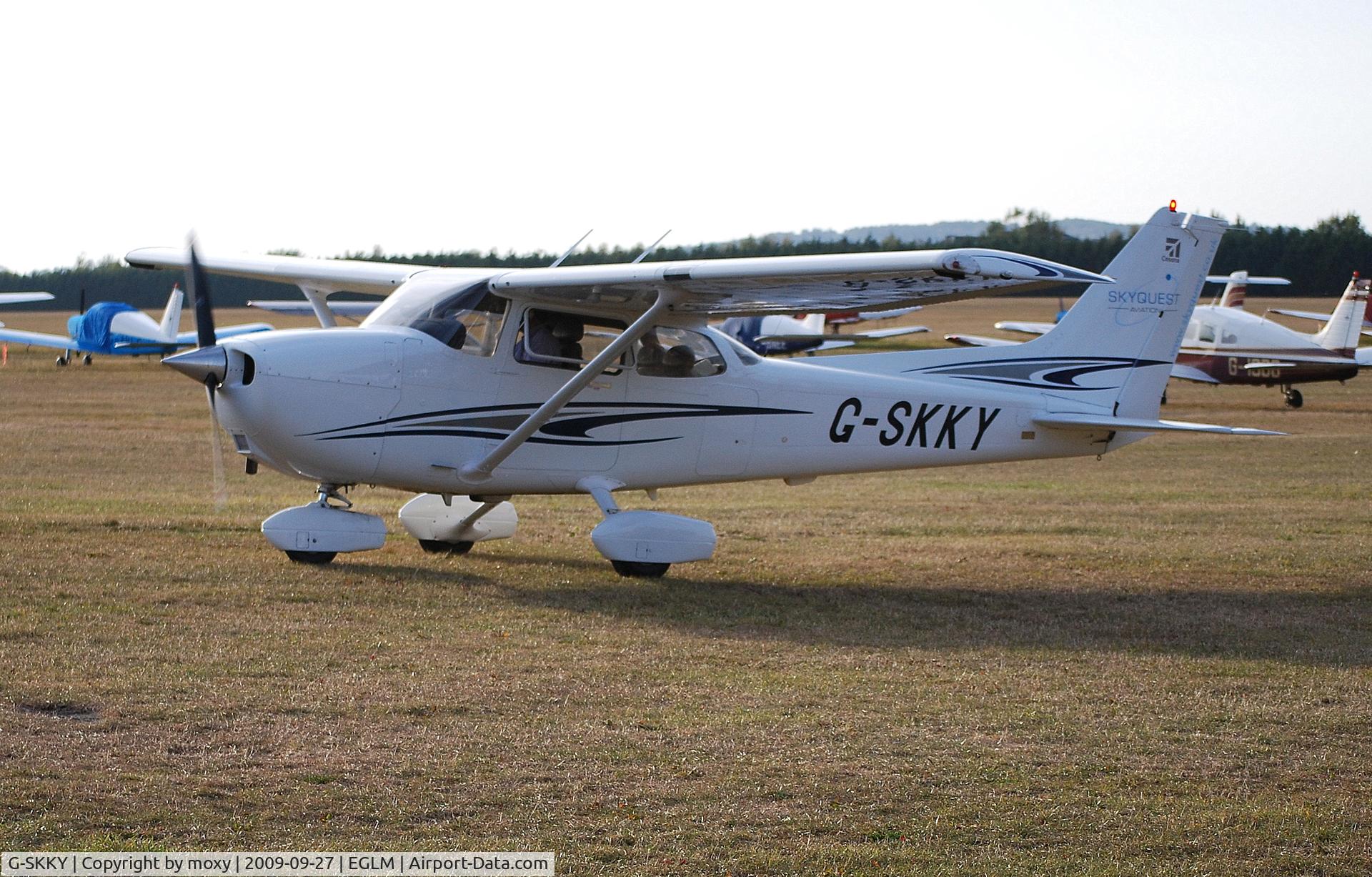 G-SKKY, 2005 Cessna 172S C/N 172S9850, Cessna 172S at White Waltham