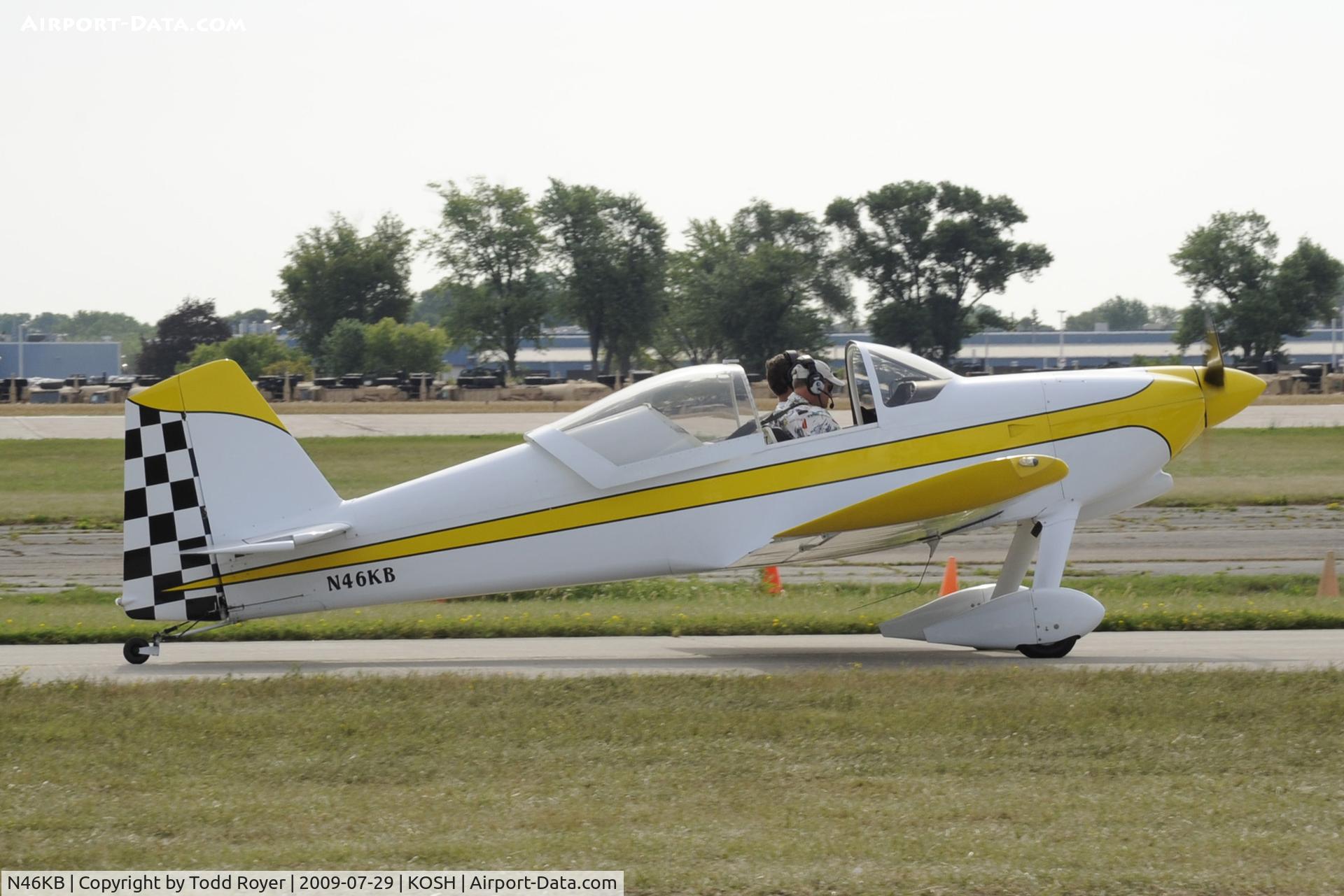 N46KB, 2001 Vans RV-6 C/N 20343, Taxi for departure
