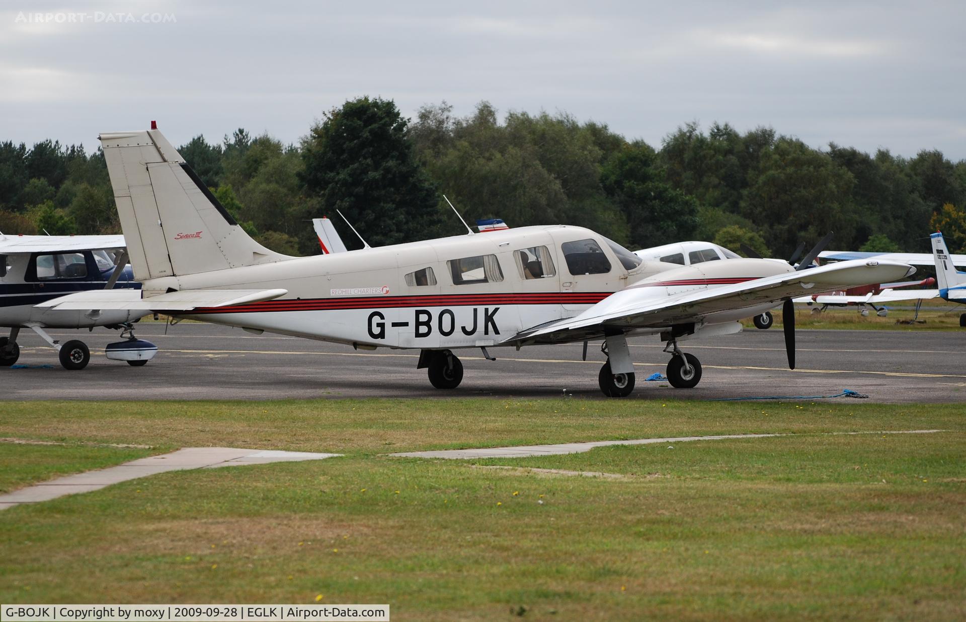 G-BOJK, 1986 Piper PA-34-220T Seneca III C/N 34-33020, Piper Seneca III at Blackbushe