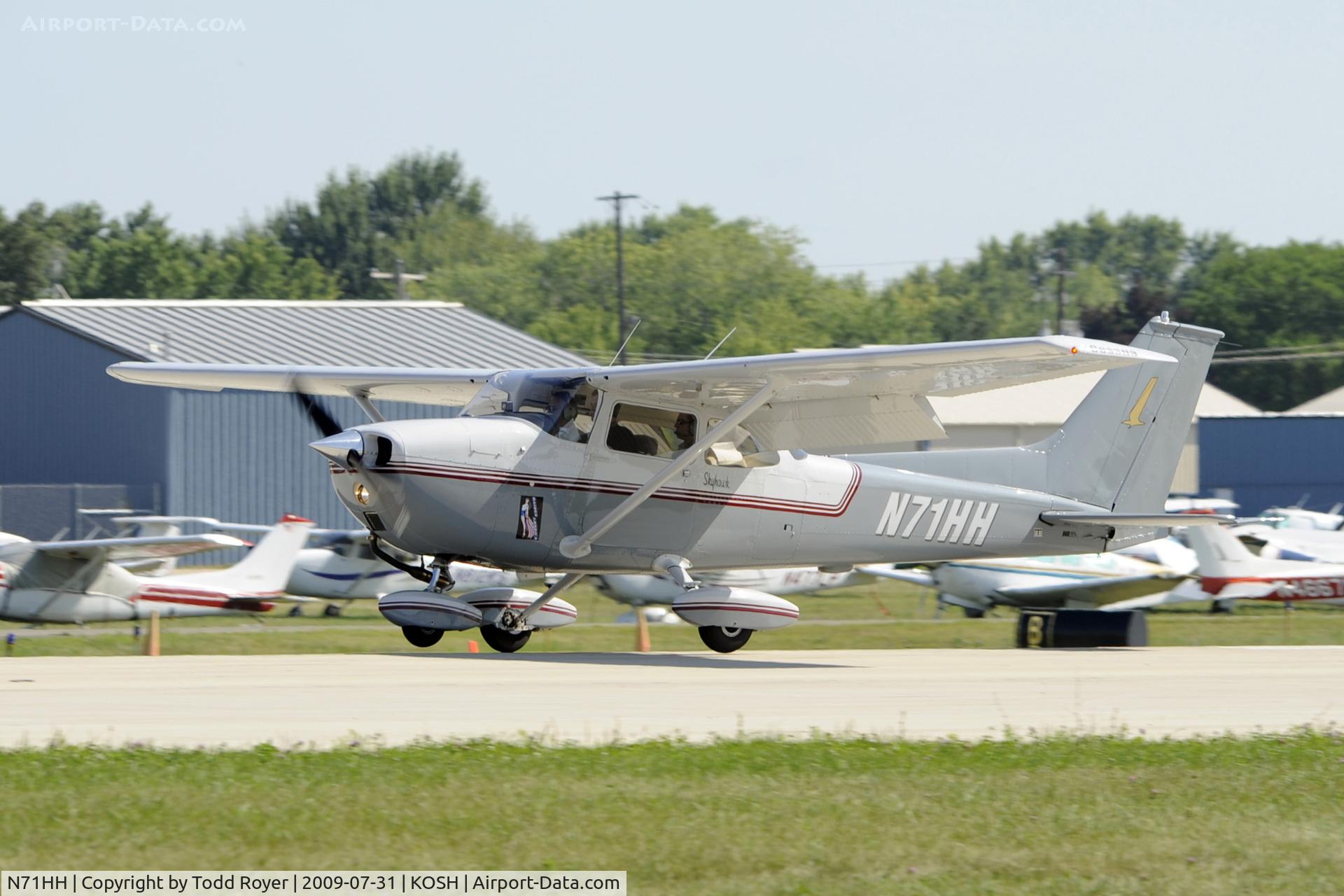 N71HH, 1971 Cessna 172L C/N 17260295, Landing 27 at OSH