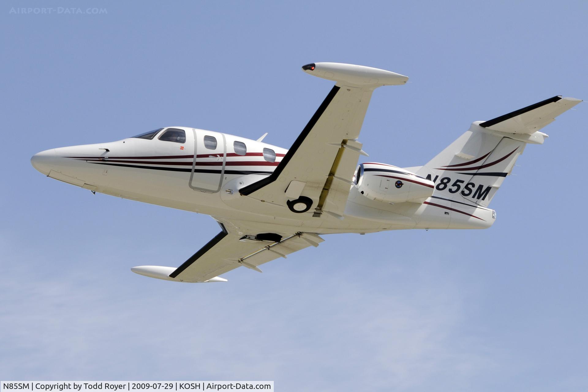 N85SM, 2008 Eclipse Aviation Corp EA500 C/N 000151, Departing OSH on 27