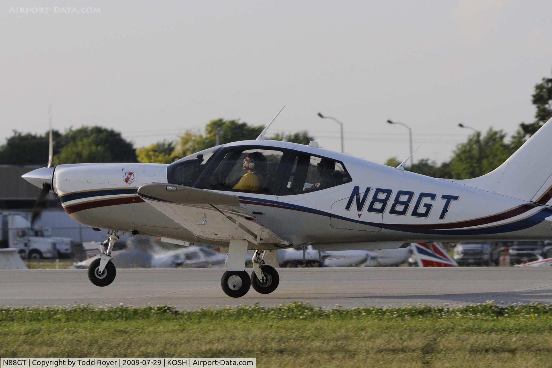 N88GT, 2001 SOCATA TB-20 Trinidad C/N 2083, Departing OSH on 27