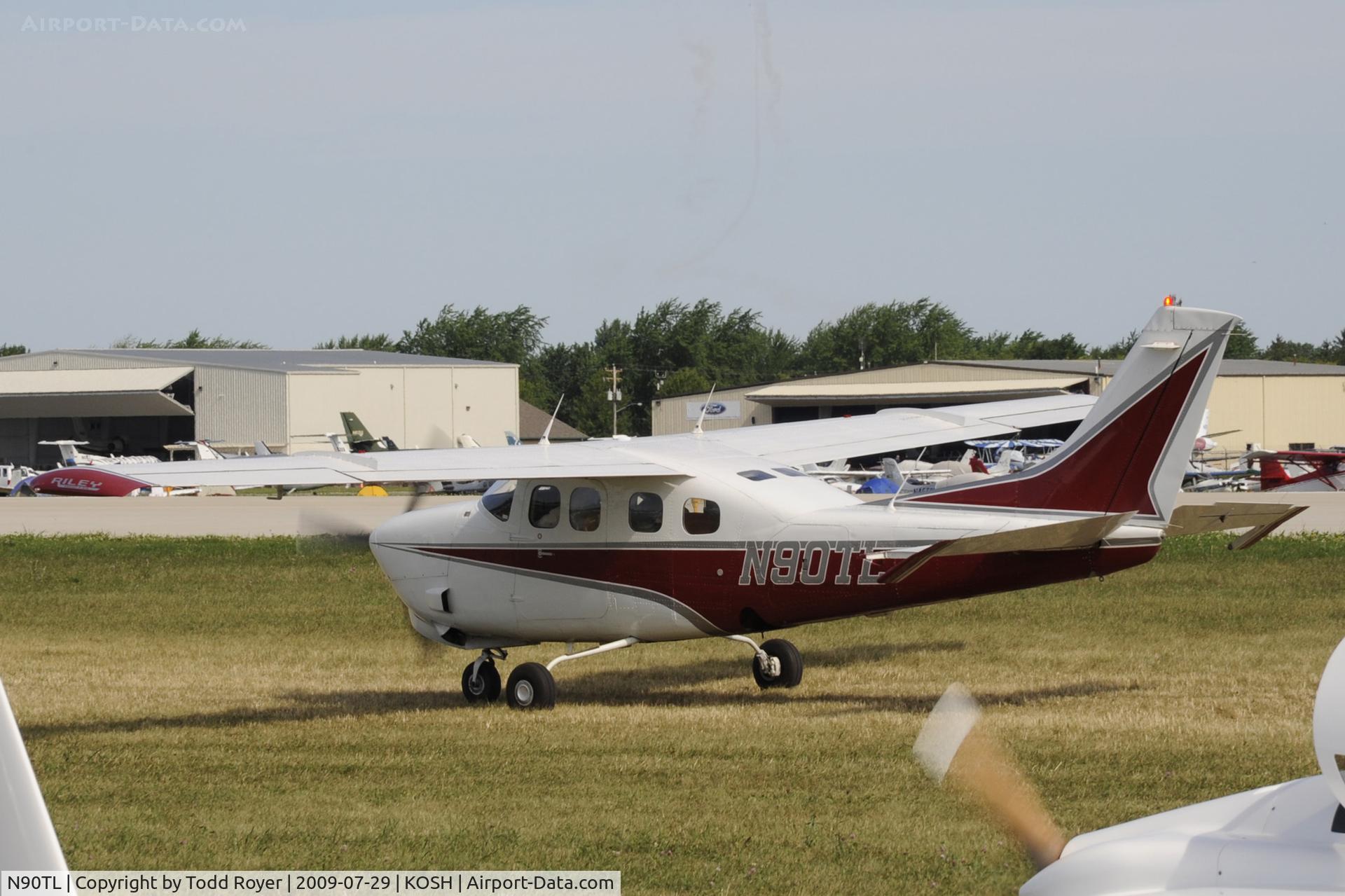 N90TL, 1979 Cessna P210N Pressurised Centurion C/N P21000206, Taxi to parking