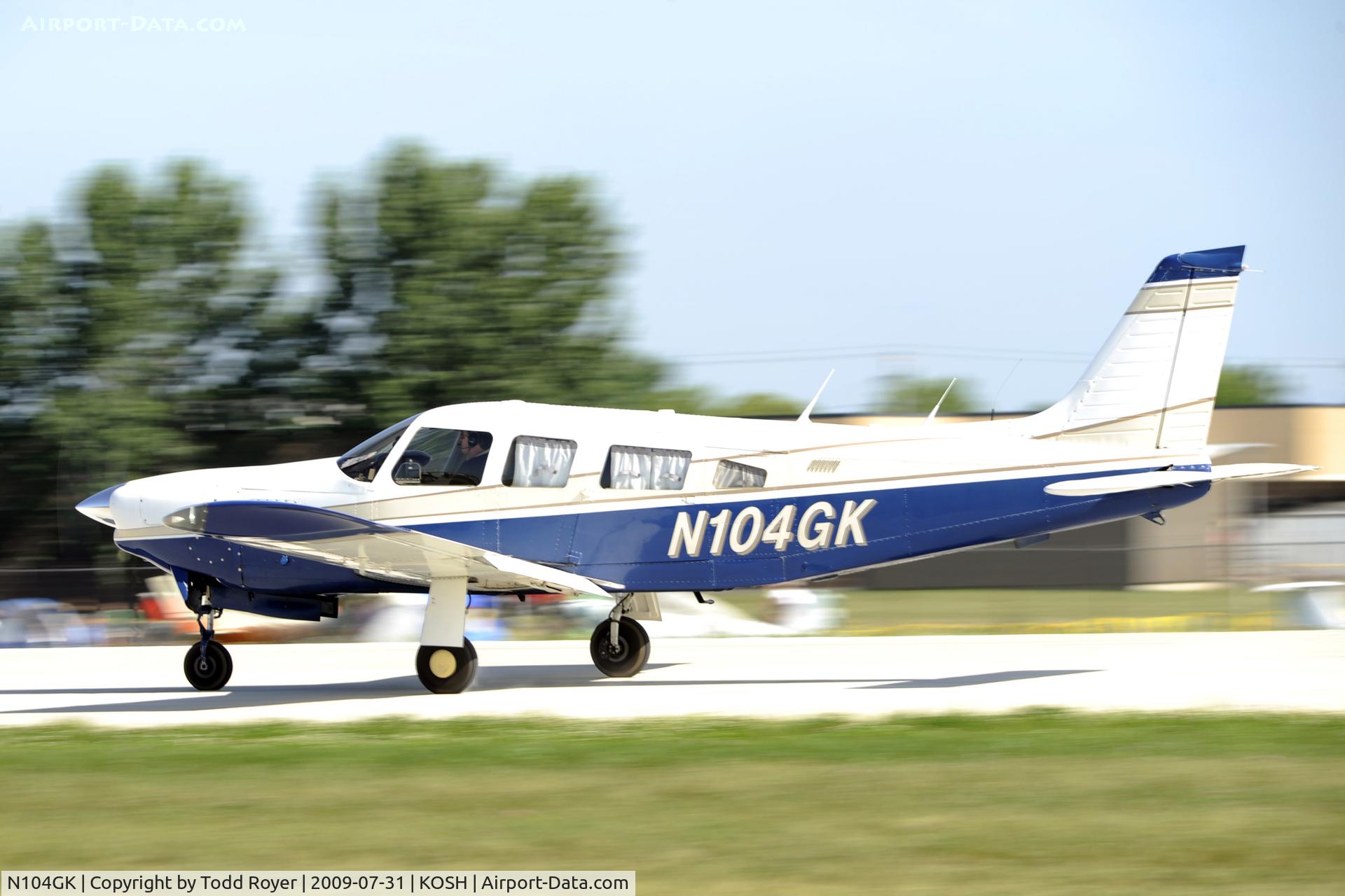N104GK, 1977 Piper PA-32R-300 Cherokee Lance C/N 32R-7780461, Departing OSH on 27
