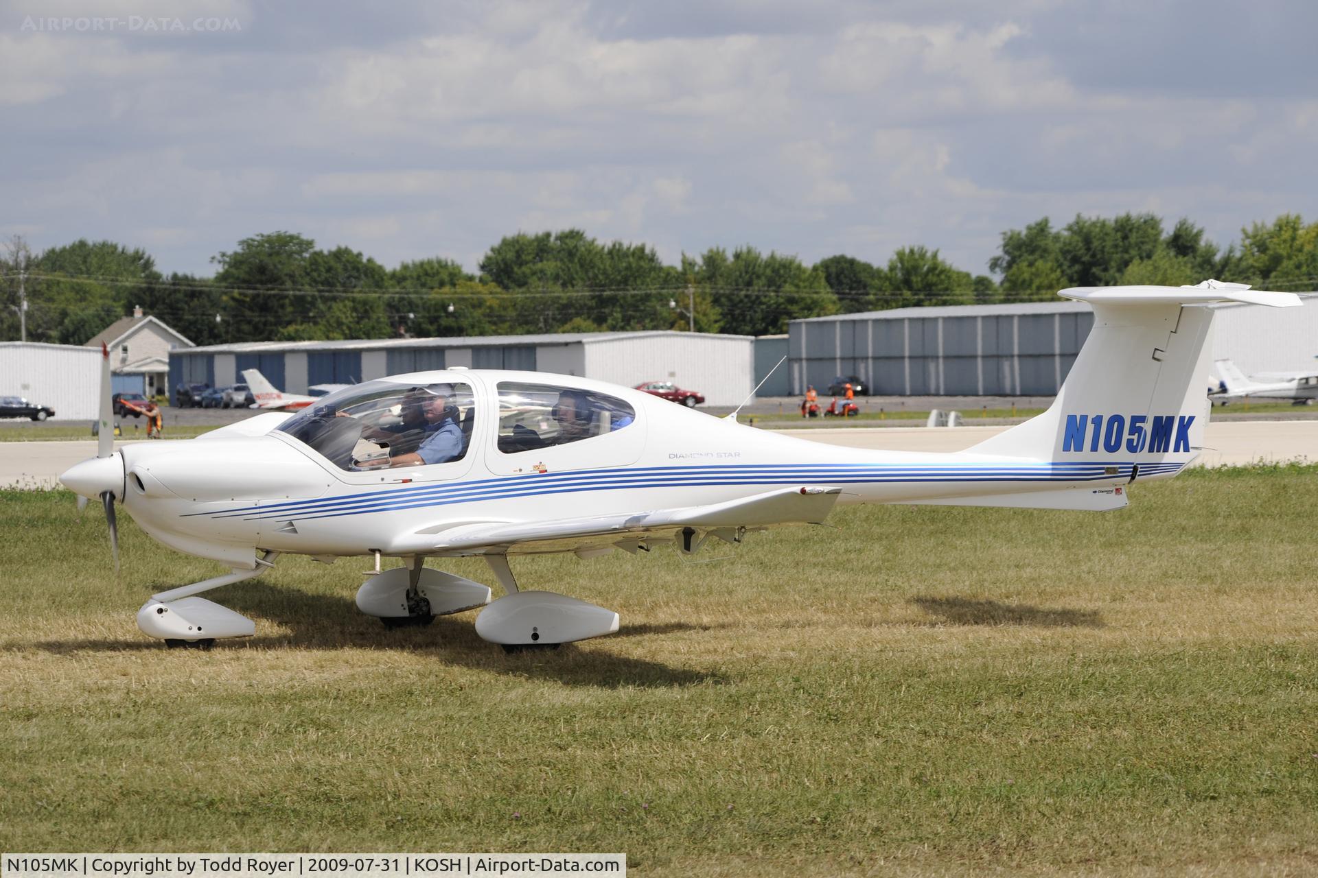 N105MK, 2002 Diamond DA-40 Diamond Star C/N 40.244, Taxi to parking