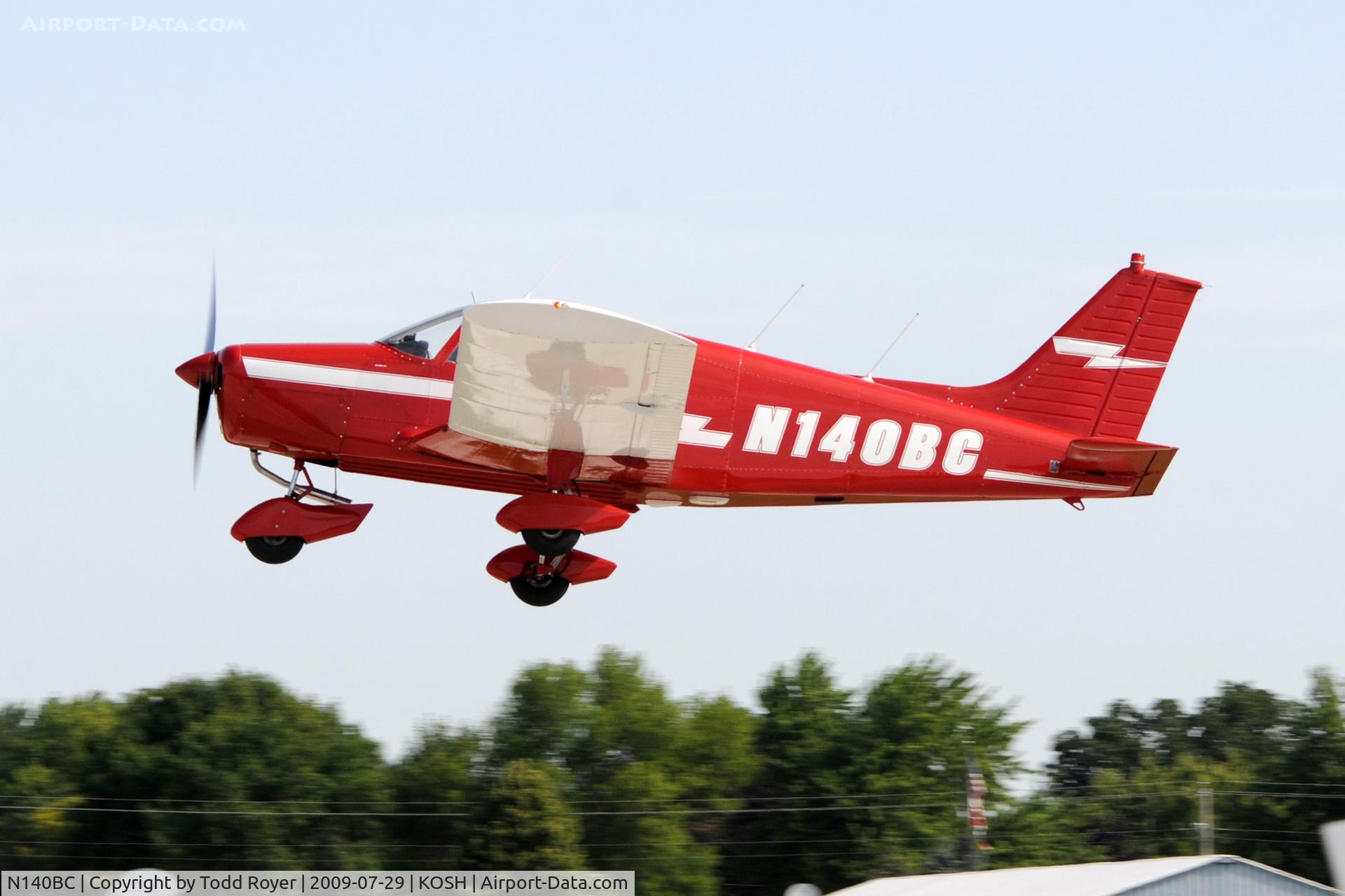 N140BC, 1971 Piper PA-28-140 C/N 28-7125313, Departing OSH on 27
