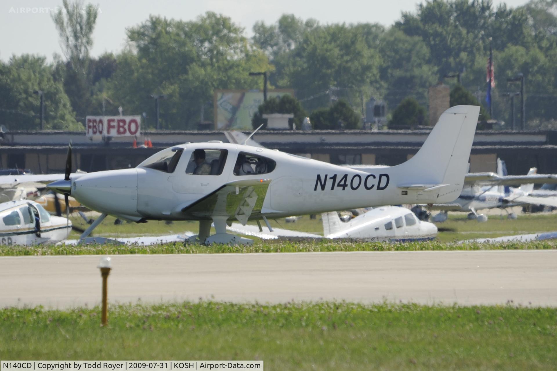 N140CD, 2001 Cirrus SR20 C/N 1023, Taxi to parking