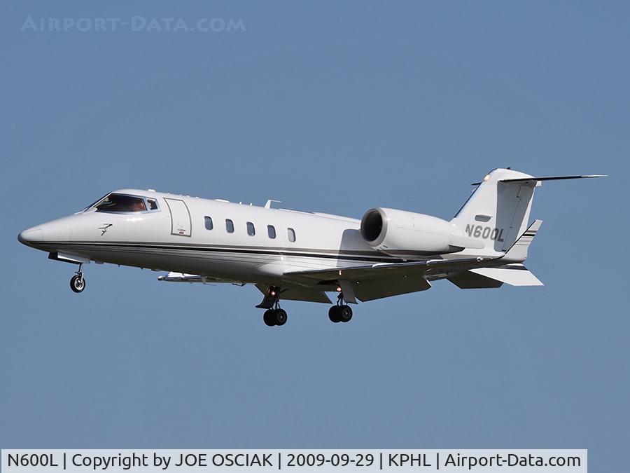 N600L, Learjet 60 C/N 259, Arriving at PHL