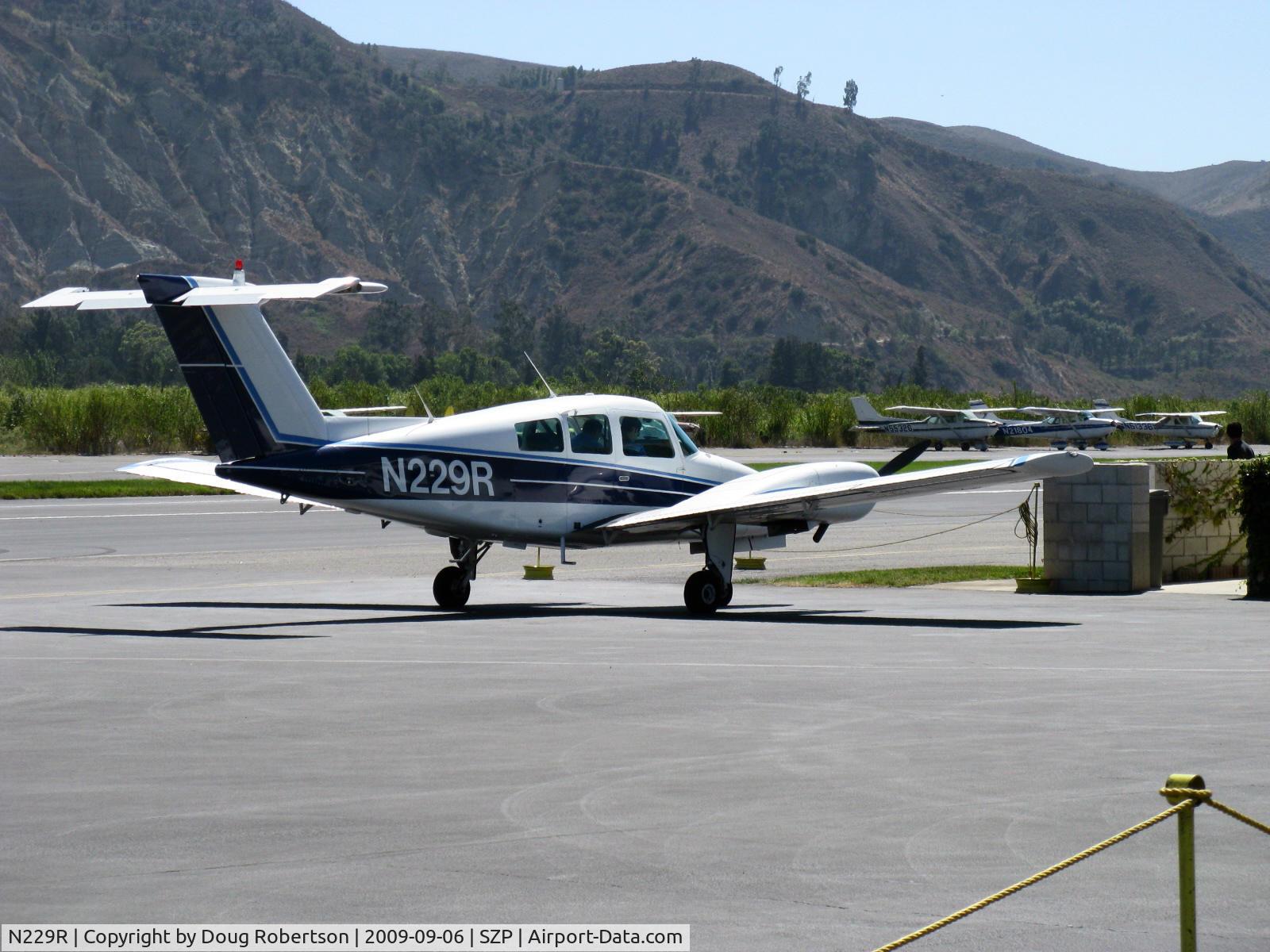 N229R, Beech 76 Duchess C/N ME-223, 1979 Beech 76 DUCHESS, two Lycoming O&VO-360 180 Hp each, refueling