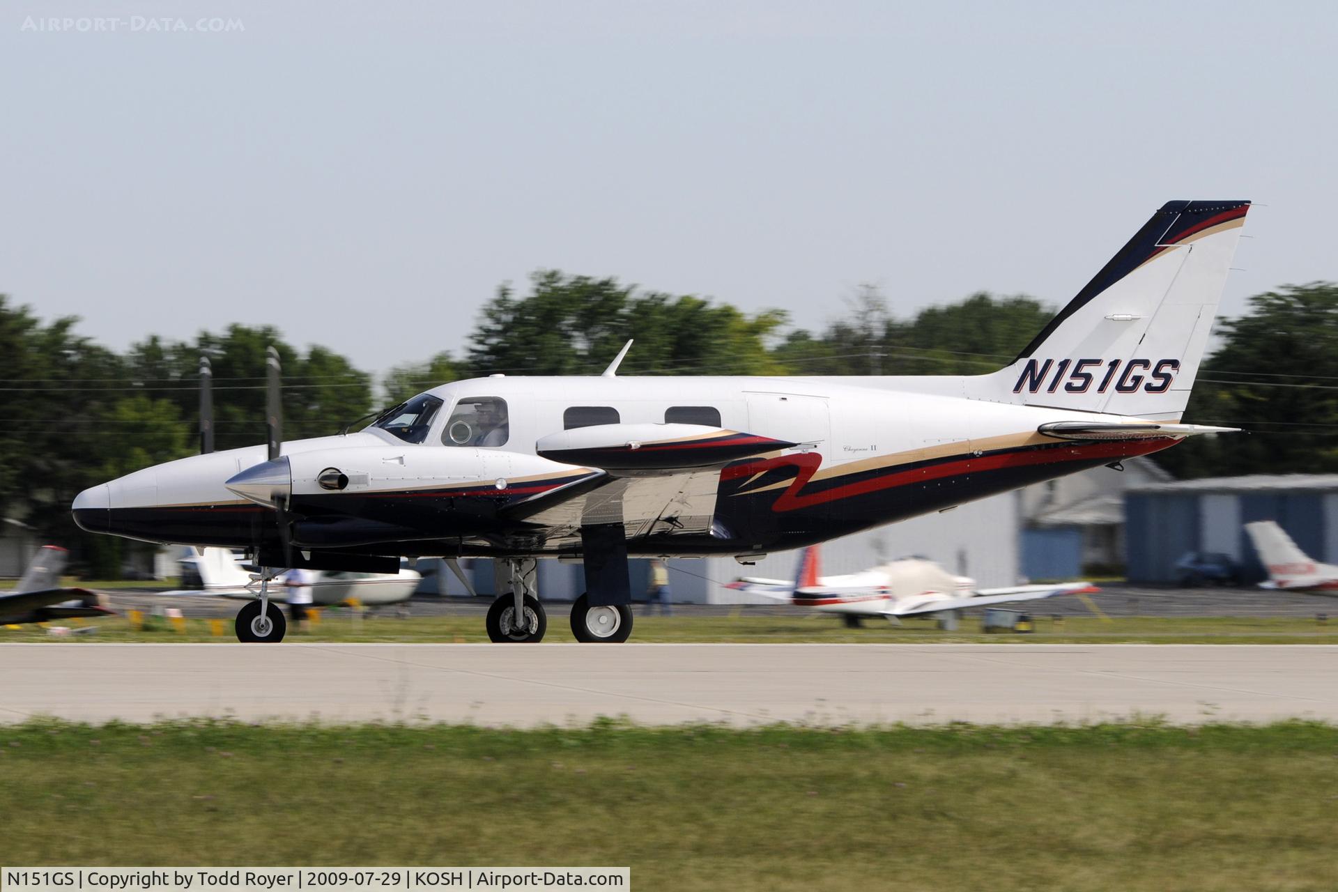 N151GS, 1979 Piper PA-31T Cheyenne C/N 31T-8020024, Departing OSH on 27