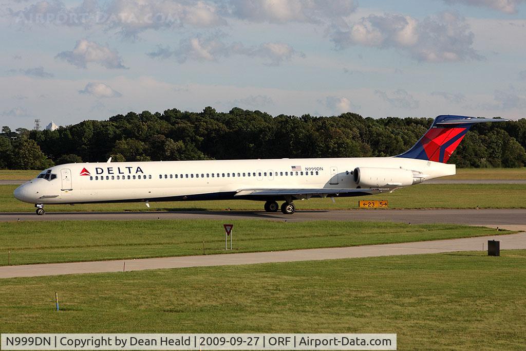 N999DN, 1992 McDonnell Douglas MD-88 C/N 53371, Delta Air Lines N999DN (FLT DAL1729) taxiing to RWY 23 for departure to Hartsfield-Jackson Atlanta Int'l (KATL).