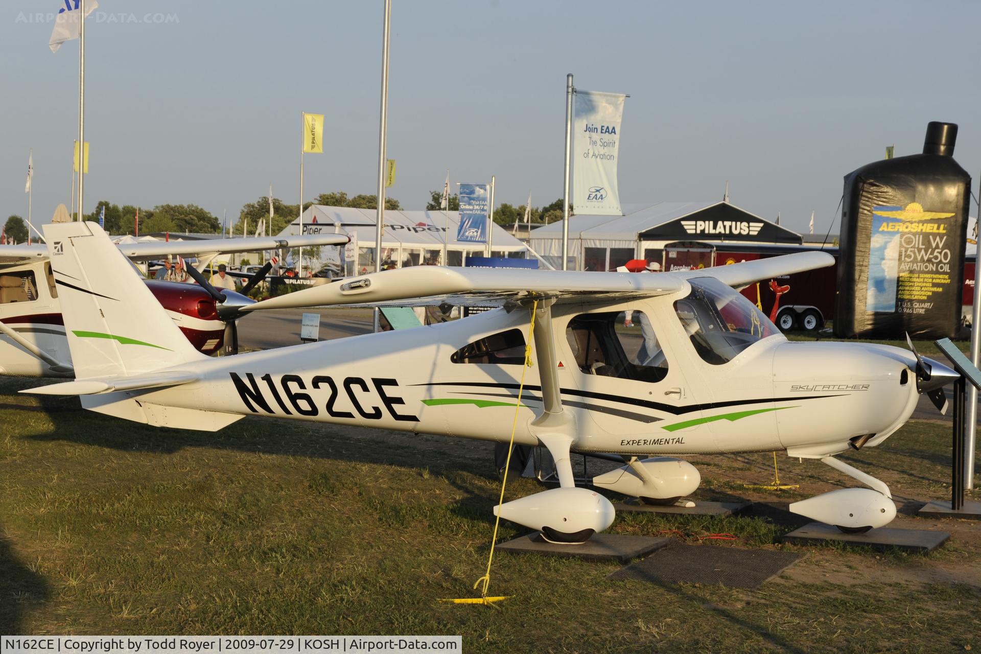 N162CE, 2008 Cessna 162 Skycatcher C/N 16200001, Oshkosh EAA Fly-in 2009