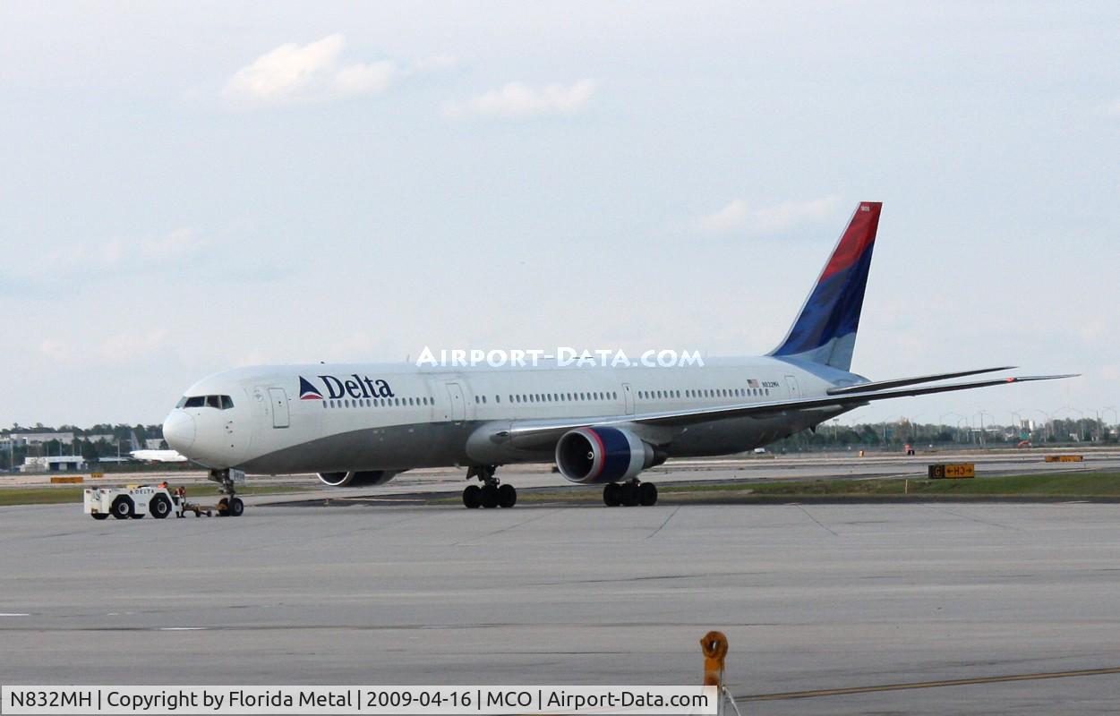 N832MH, 2000 Boeing 767-432/ER C/N 29704, Delta 767-400
