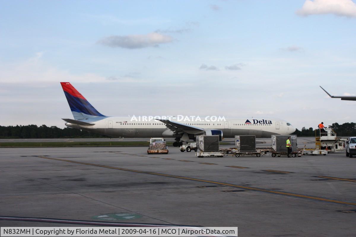 N832MH, 2000 Boeing 767-432/ER C/N 29704, Delta 767-400