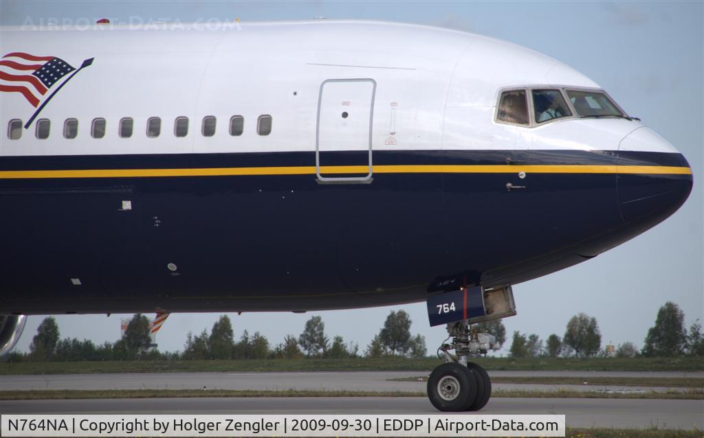 N764NA, 1993 Boeing 767-328 C/N 27135, Close shot of the front unit