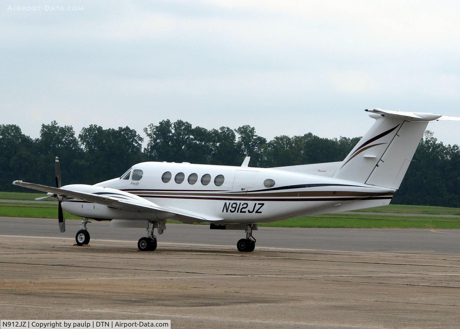 N912JZ, Raytheon B200 King Air C/N BB-1845, At Downtown Shreveport.
