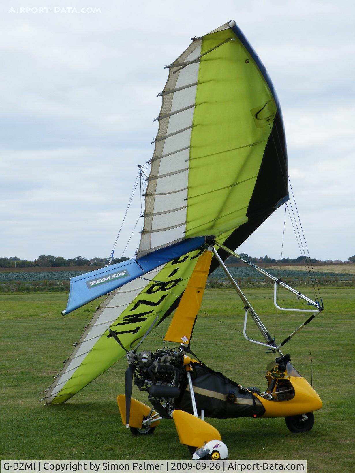 G-BZMI, 2000 Pegasus Quantum 15-912 C/N 7716, Pegasus Quantum at LongAcre Farm, Sandy
