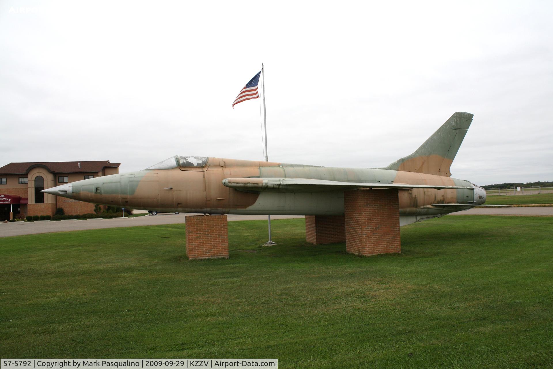 57-5792, 1957 Republic F-105B Thunderchief C/N B29, Republic F-105B