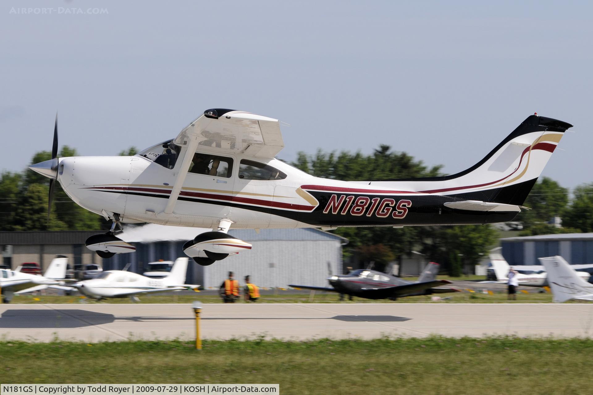 N181GS, 2006 Cessna T182T Turbo Skylane C/N T18208499, Departing OSH on 27