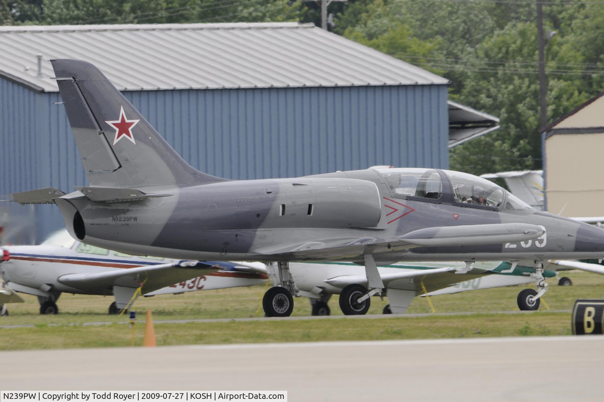 N239PW, 1979 Aero L-39C Albatros Albatros C/N 931526, Taxi to parking
