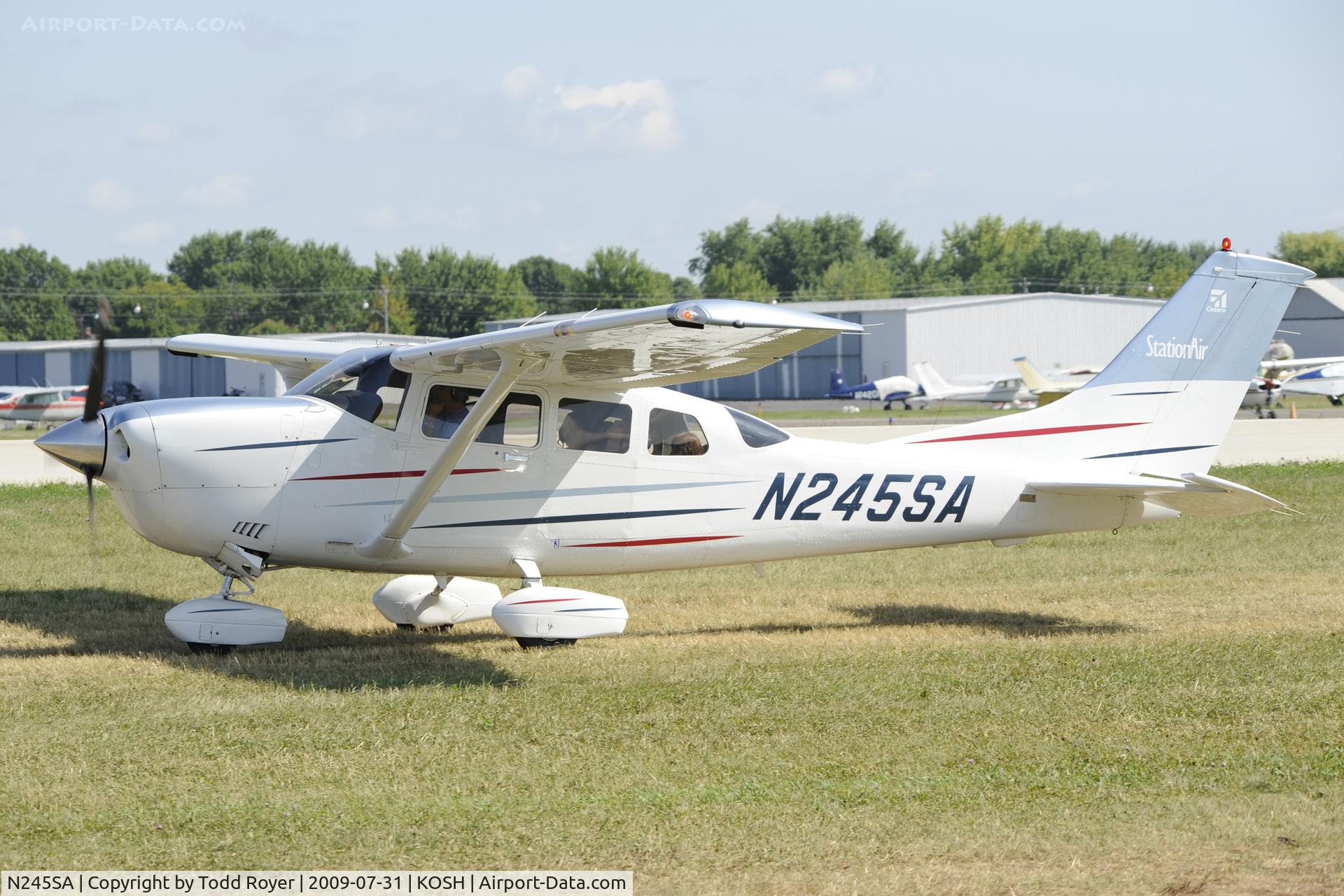 N245SA, 2003 Cessna 206H Stationair C/N 20608198, Taxi to parking