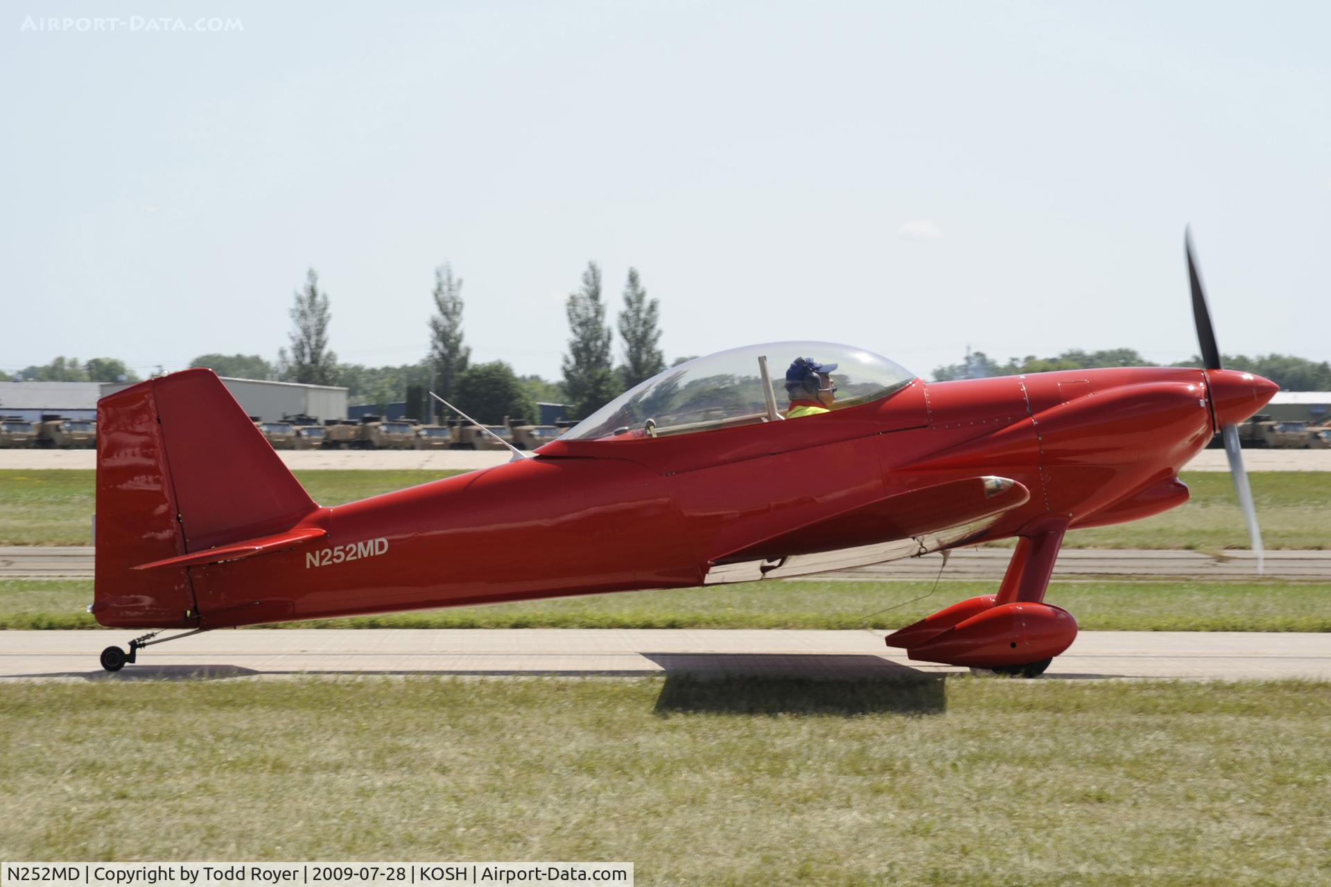 N252MD, 1993 Vans RV-4 C/N 4001, Taxi for departure