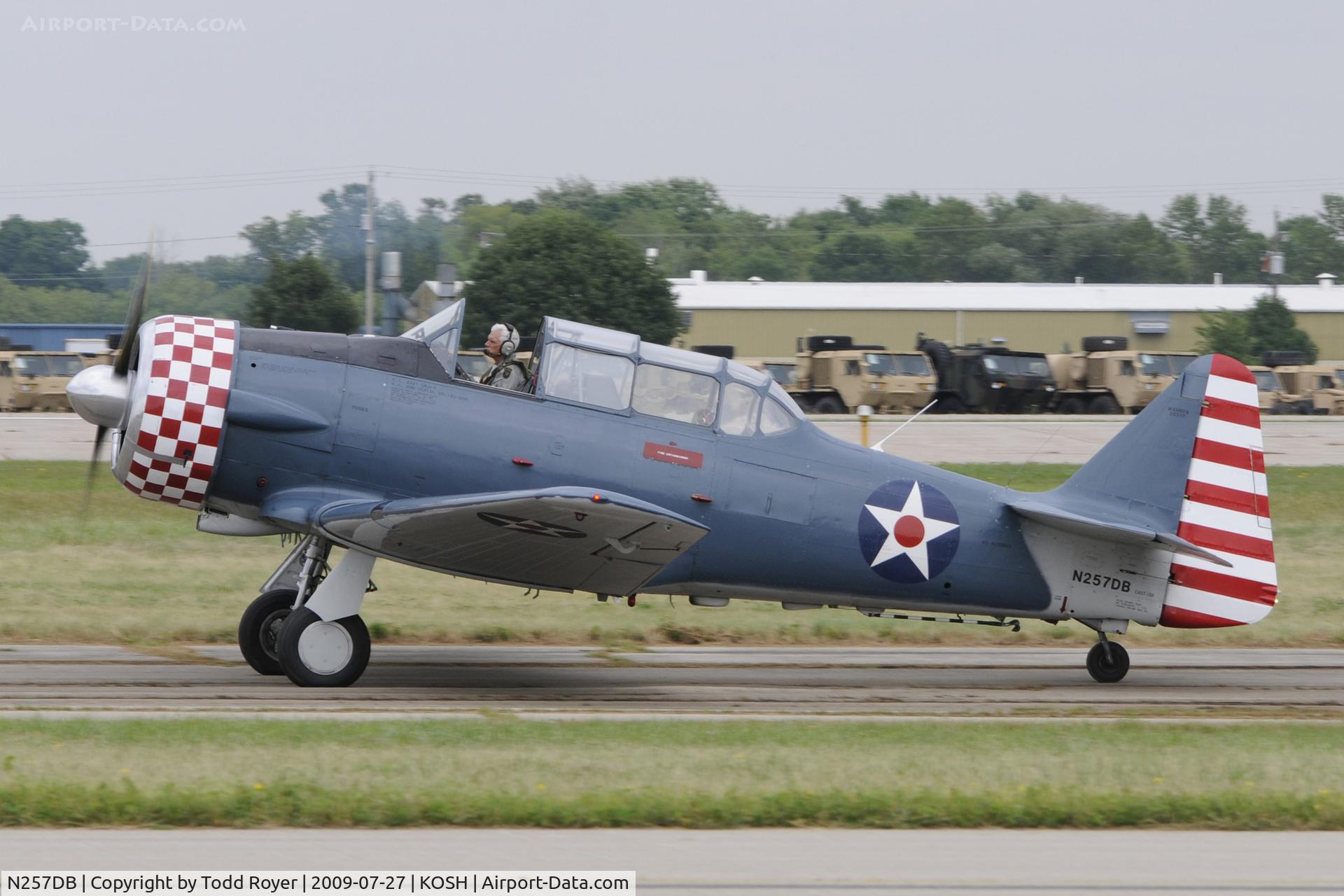 N257DB, 1952 North American T-6G Texan C/N 182-600, Taxi to parking