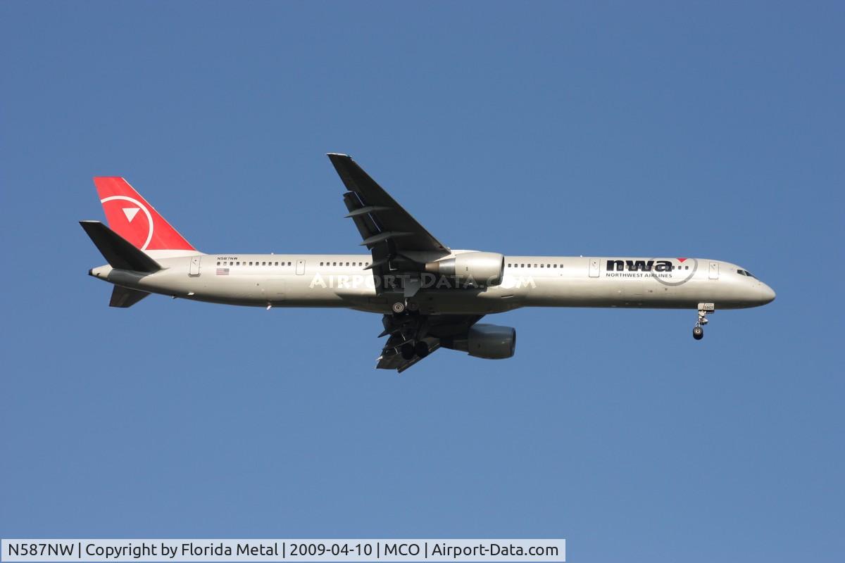 N587NW, 2002 Boeing 757-351 C/N 32986, Northwest 757-300