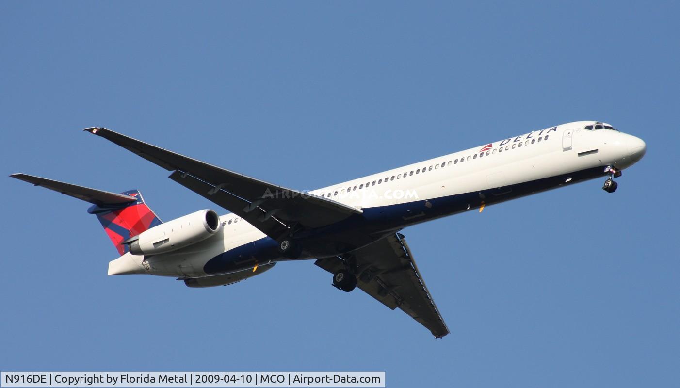 N916DE, 1993 McDonnell Douglas MD-88 C/N 53421, Delta MD-88