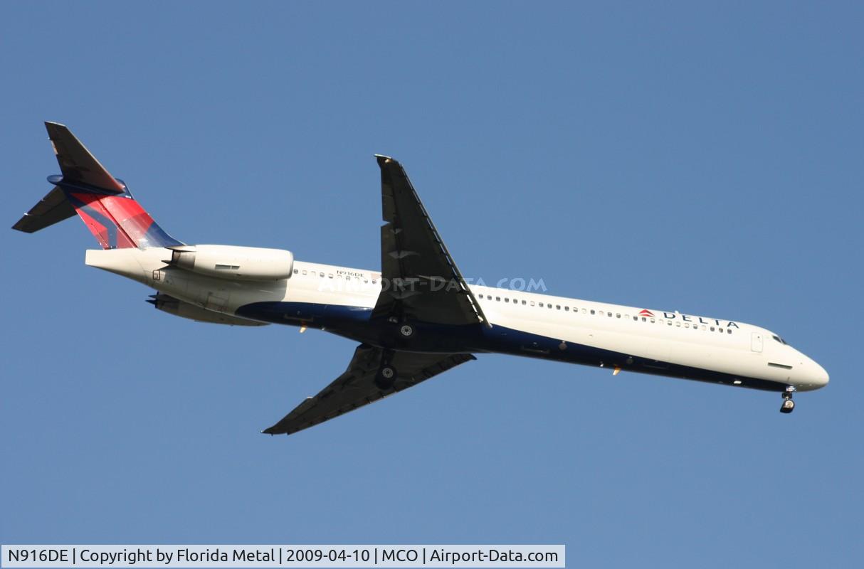 N916DE, 1993 McDonnell Douglas MD-88 C/N 53421, Delta MD-88