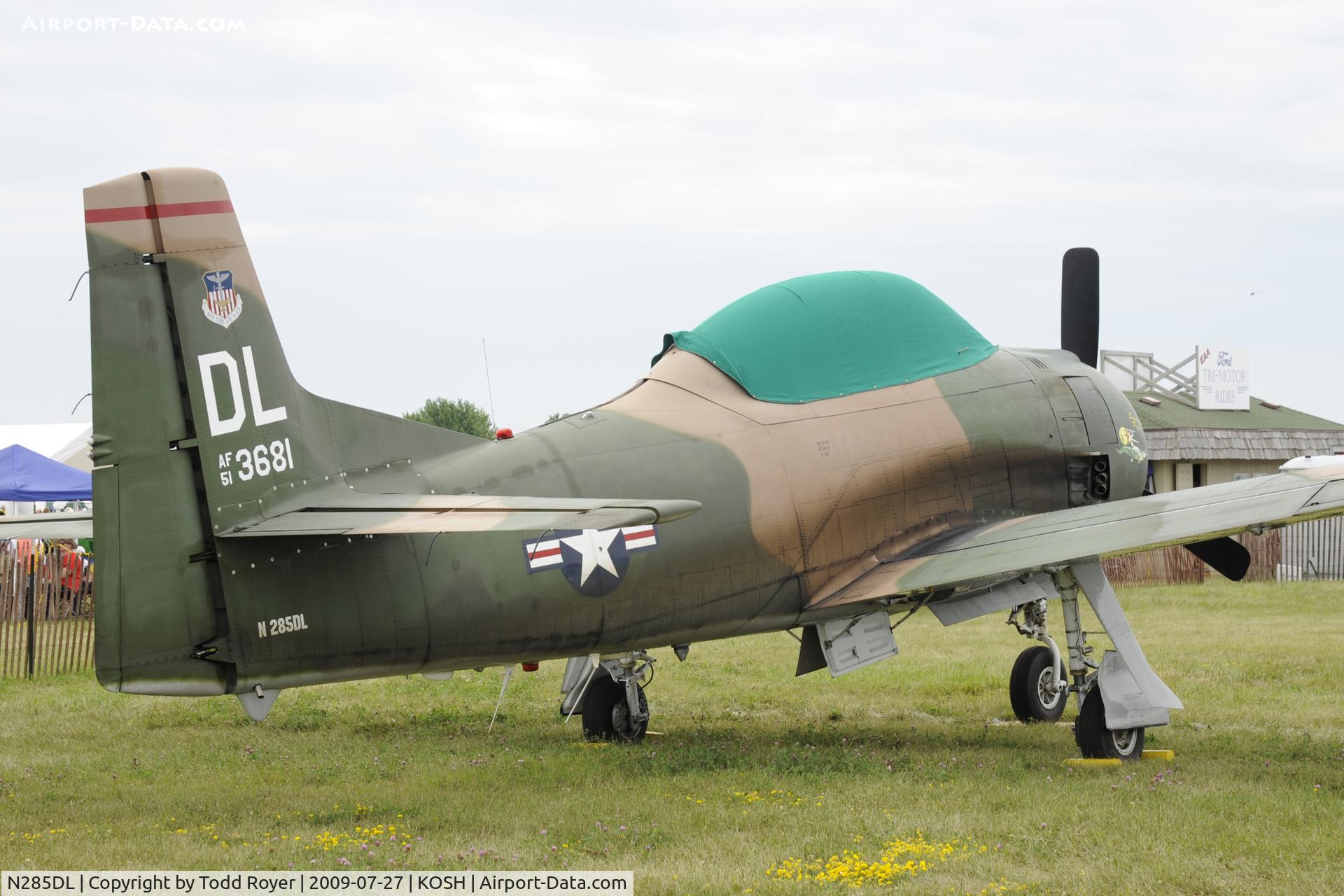 N285DL, 1951 North American T-28D Trojan C/N 174-219 (51-3681), Oshkosh EAA Fly-in 2009