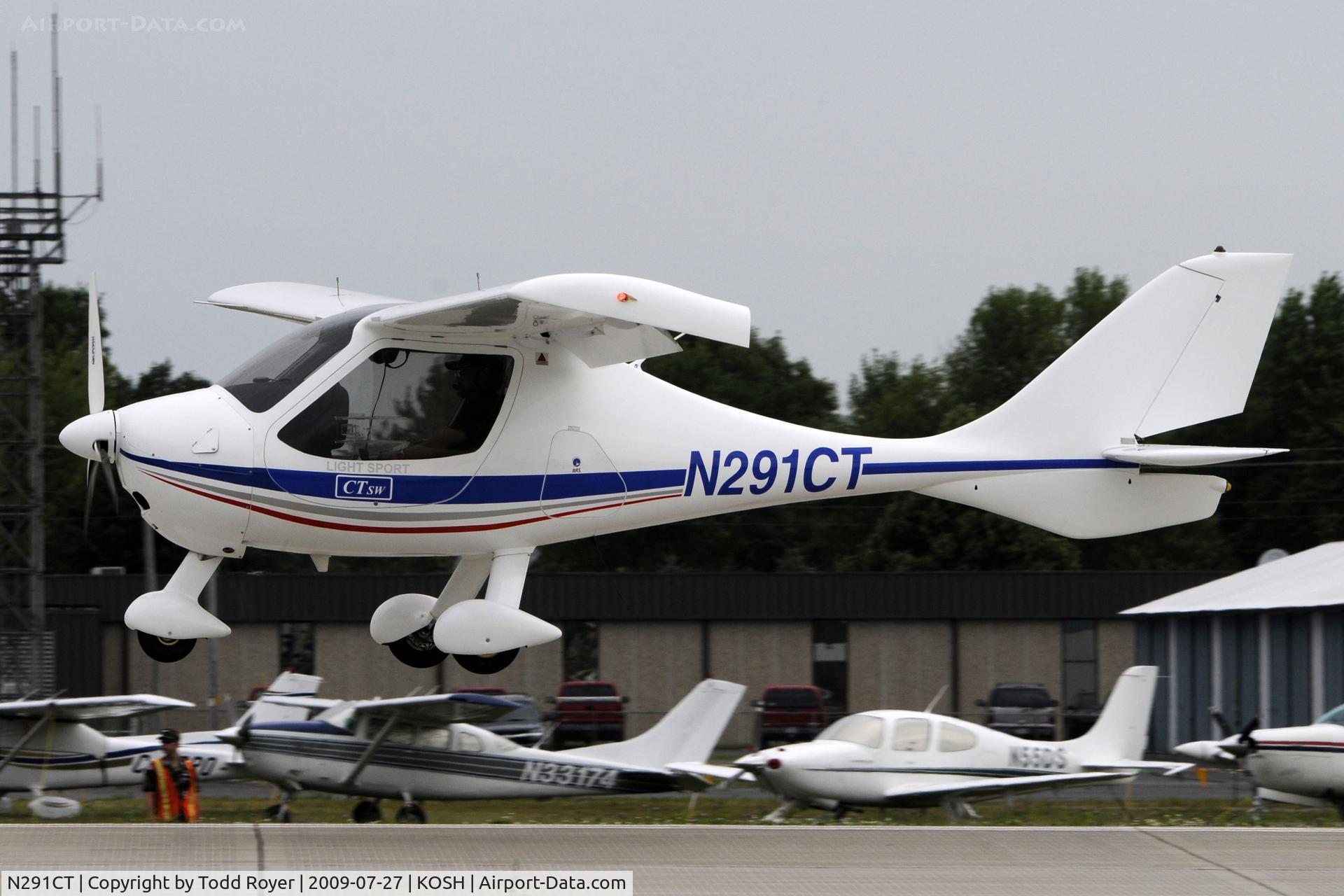 N291CT, 2006 Flight Design CTSW C/N 06-07-07, Departing OSH on 27