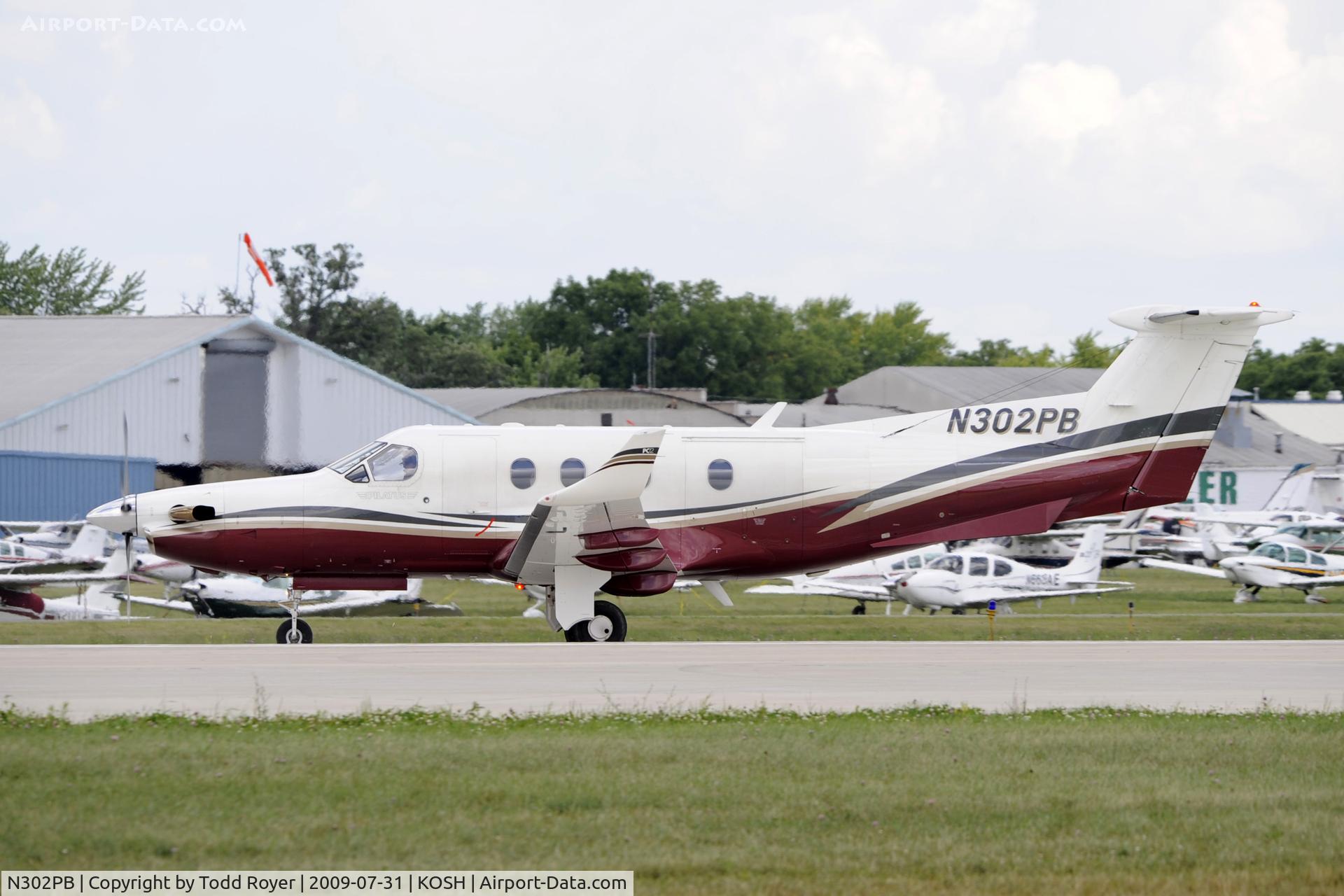 N302PB, 1999 Pilatus PC-12/45 C/N 302, Taxi to parking