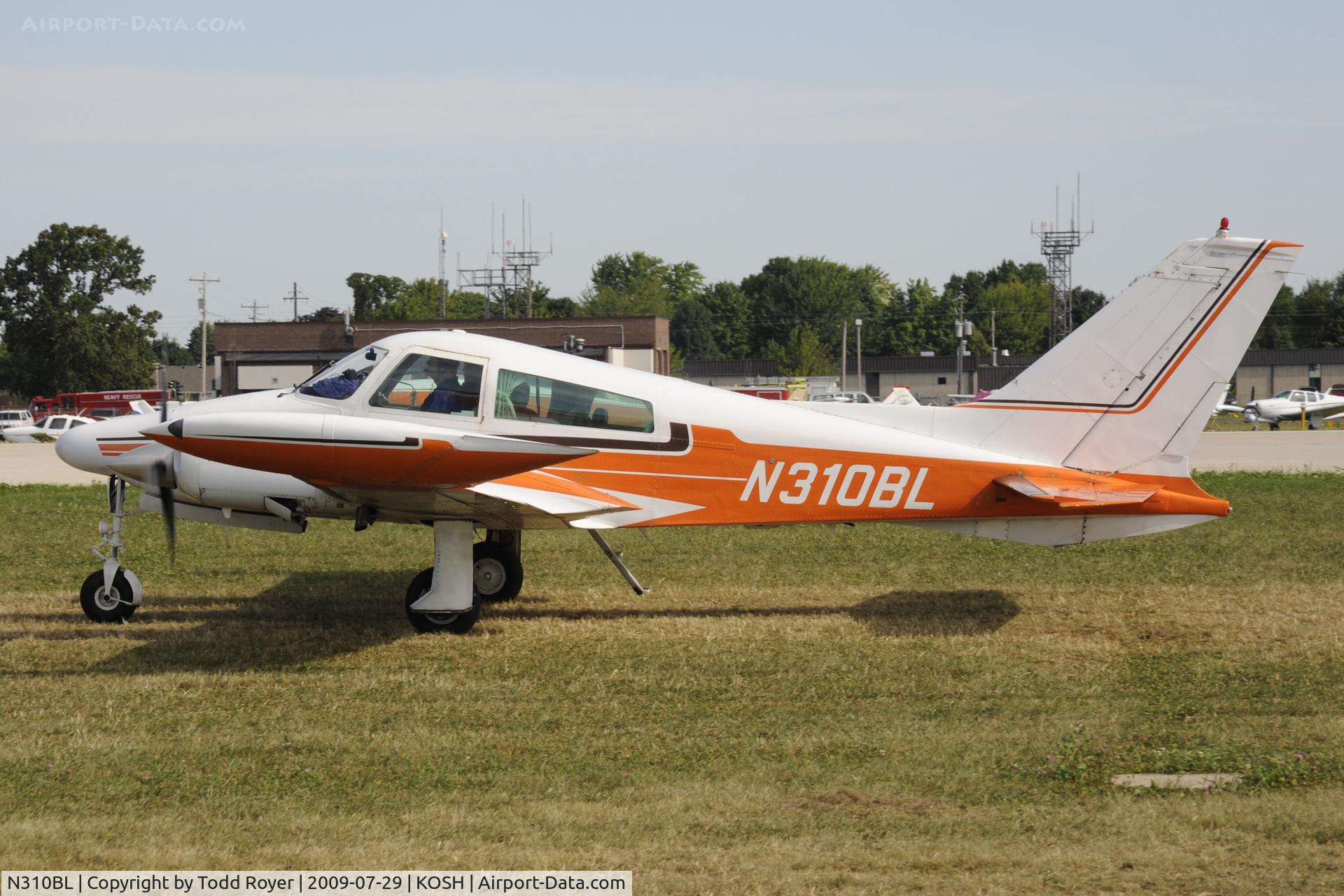 N310BL, 1970 Cessna T310Q C/N 310Q0069, Oshkosh EAA Fly-in 2009