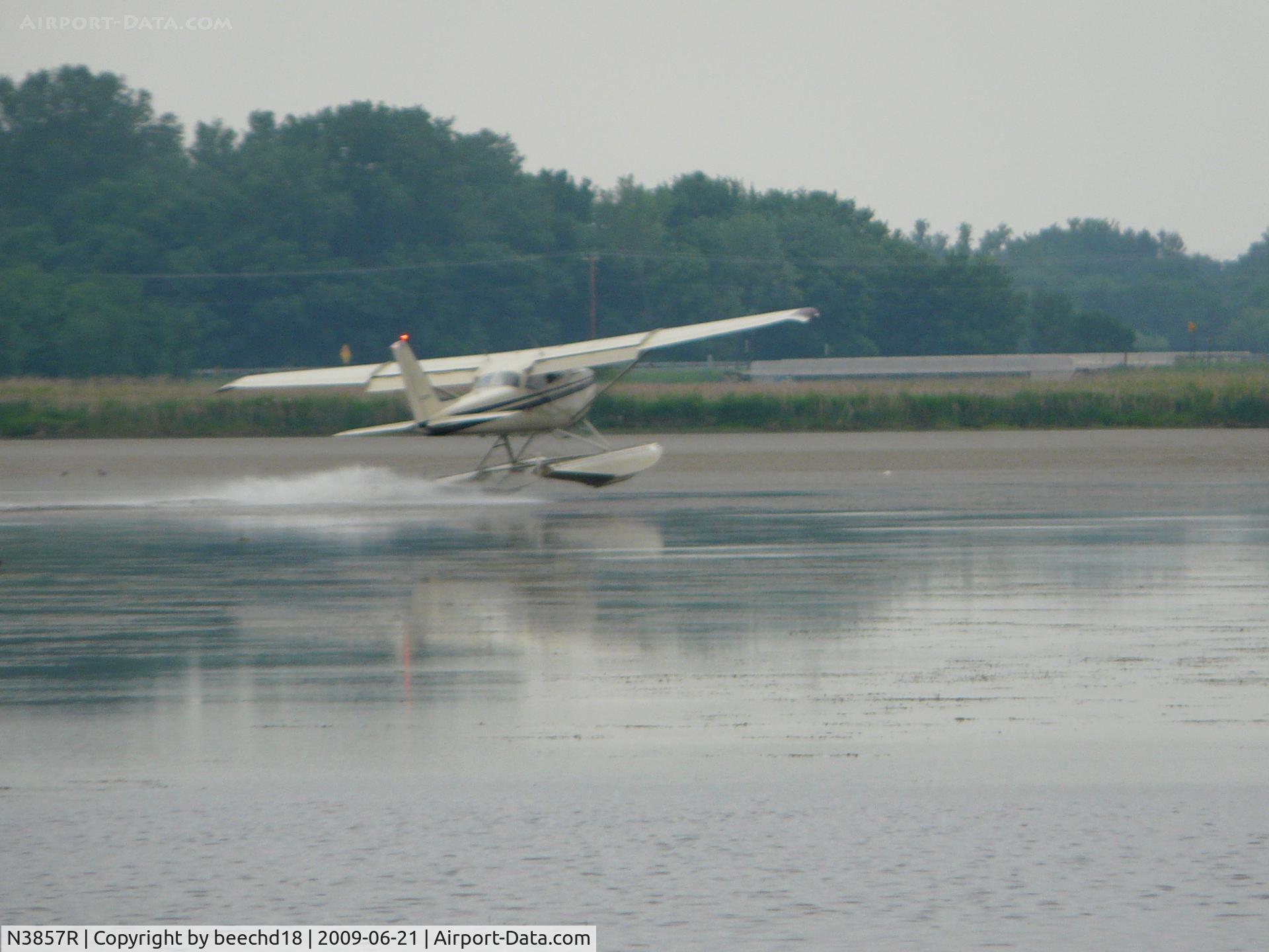 N3857R, 1966 Cessna 172H C/N 17255357, Rolling the float
