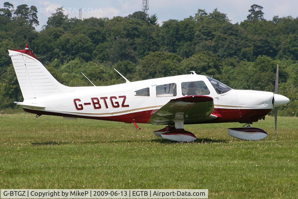 G-BTGZ, 1977 Piper PA-28-181 Cherokee Archer II C/N 28-7890160, Heading for departure after visiting Aero Expo 2009.