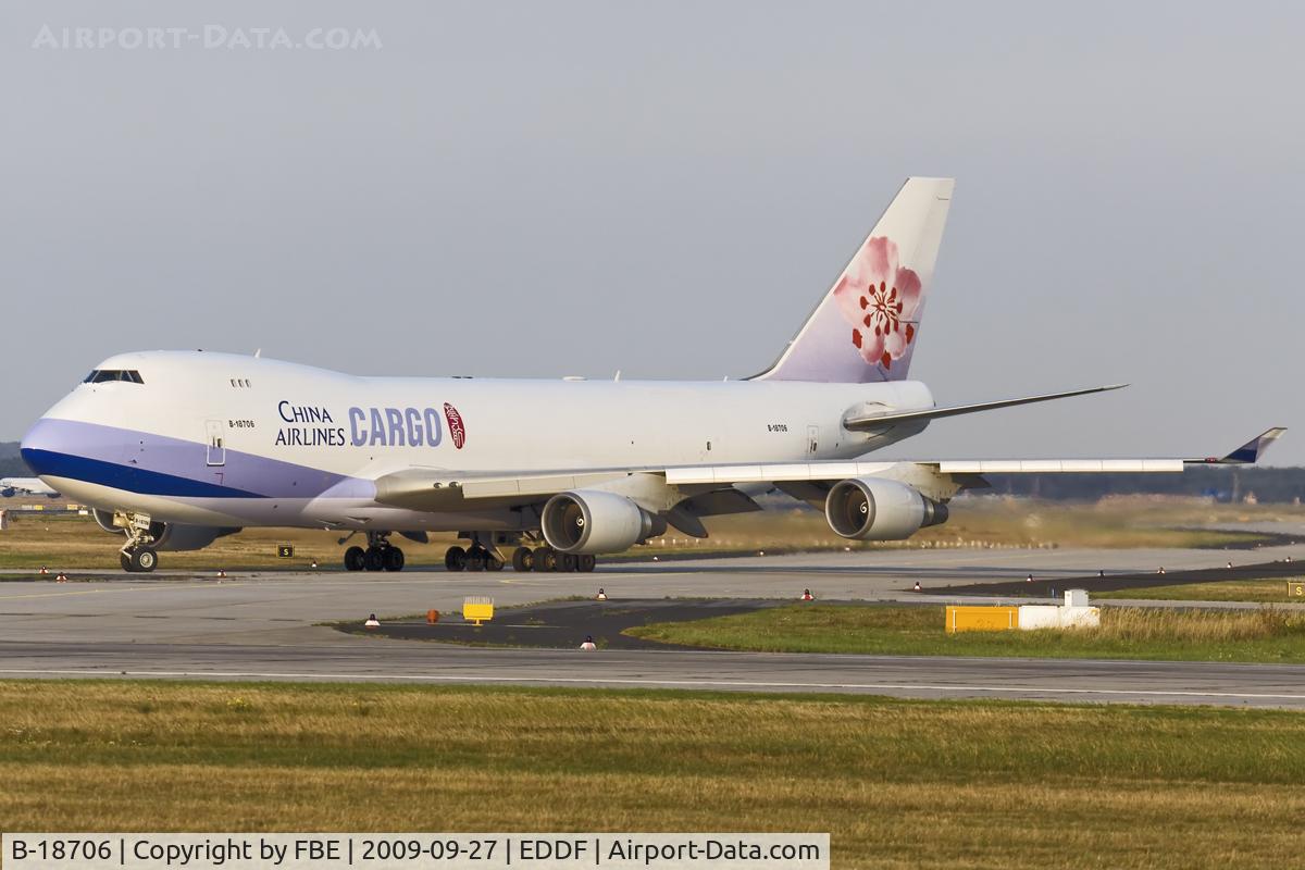 B-18706, 2001 Boeing 747-409F/SCD C/N 30763, taxying for take off from RW25R