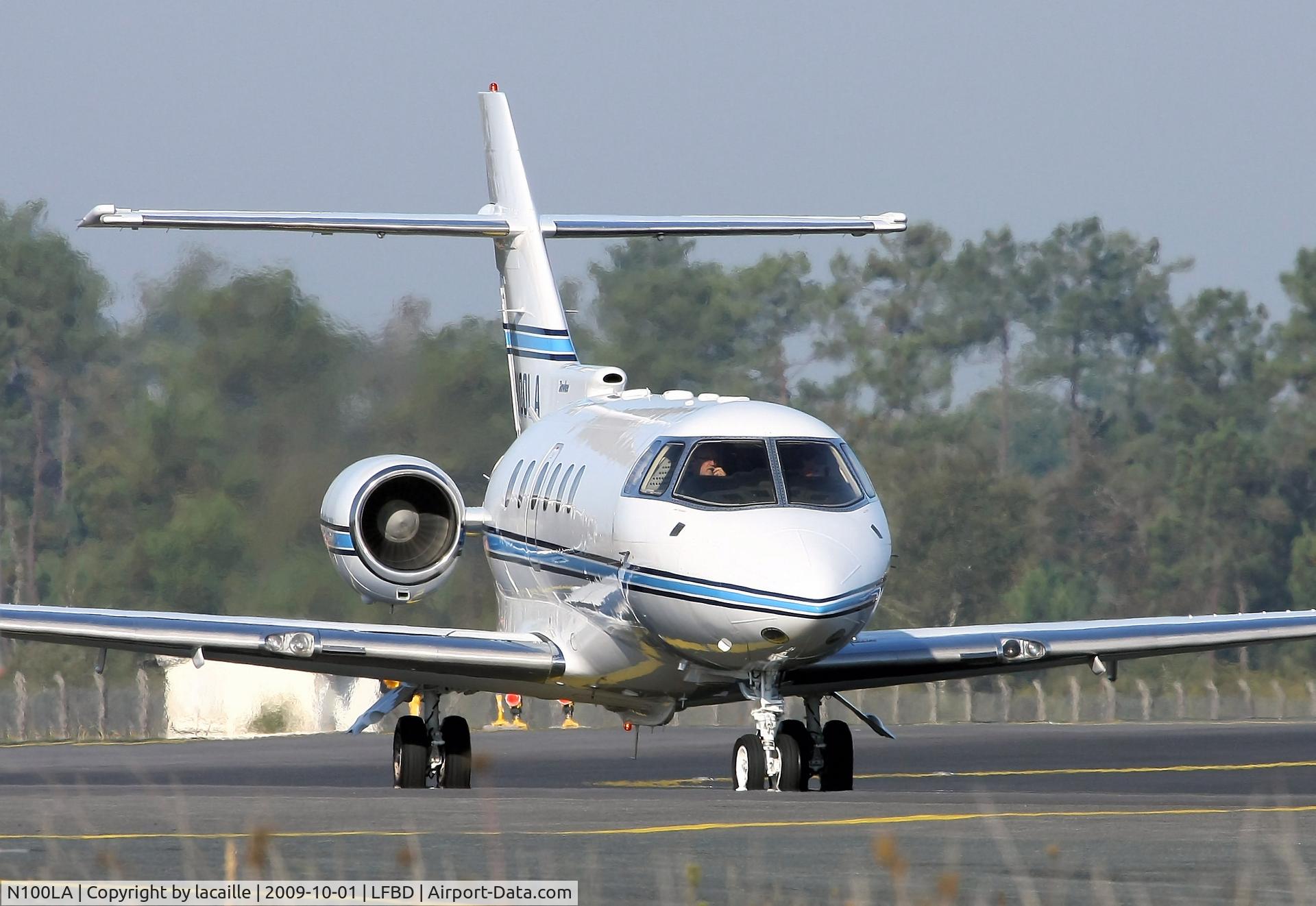 N100LA, 1995 Raytheon Hawker 800XP C/N 258280, Au roulage