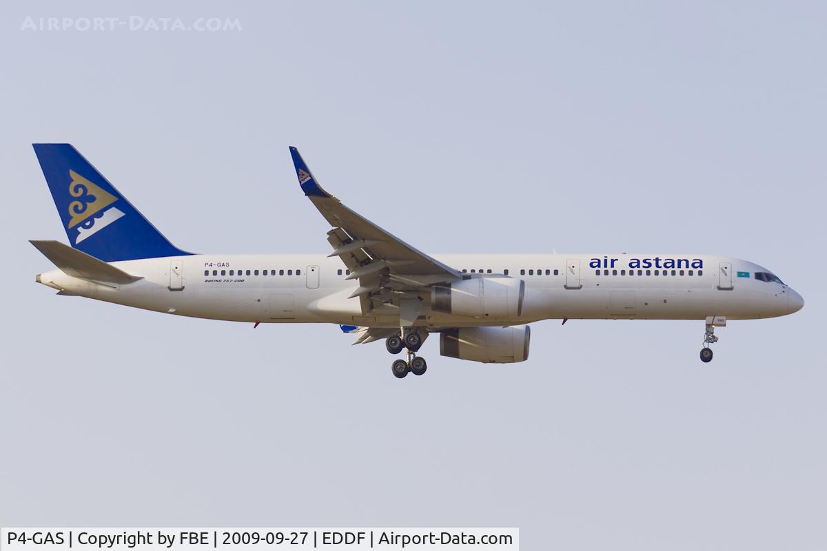 P4-GAS, 1996 Boeing 757-2G5 C/N 28112, short final RW25R