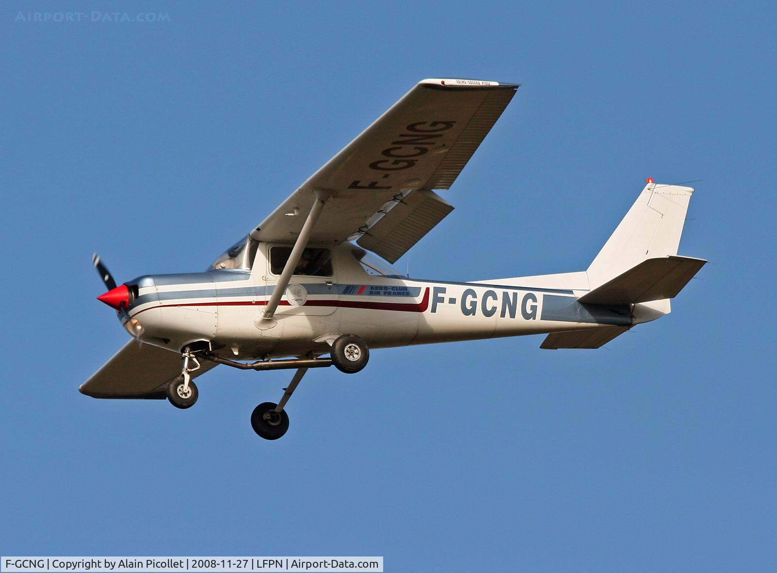 F-GCNG, Reims F152 C/N 1781, landing
