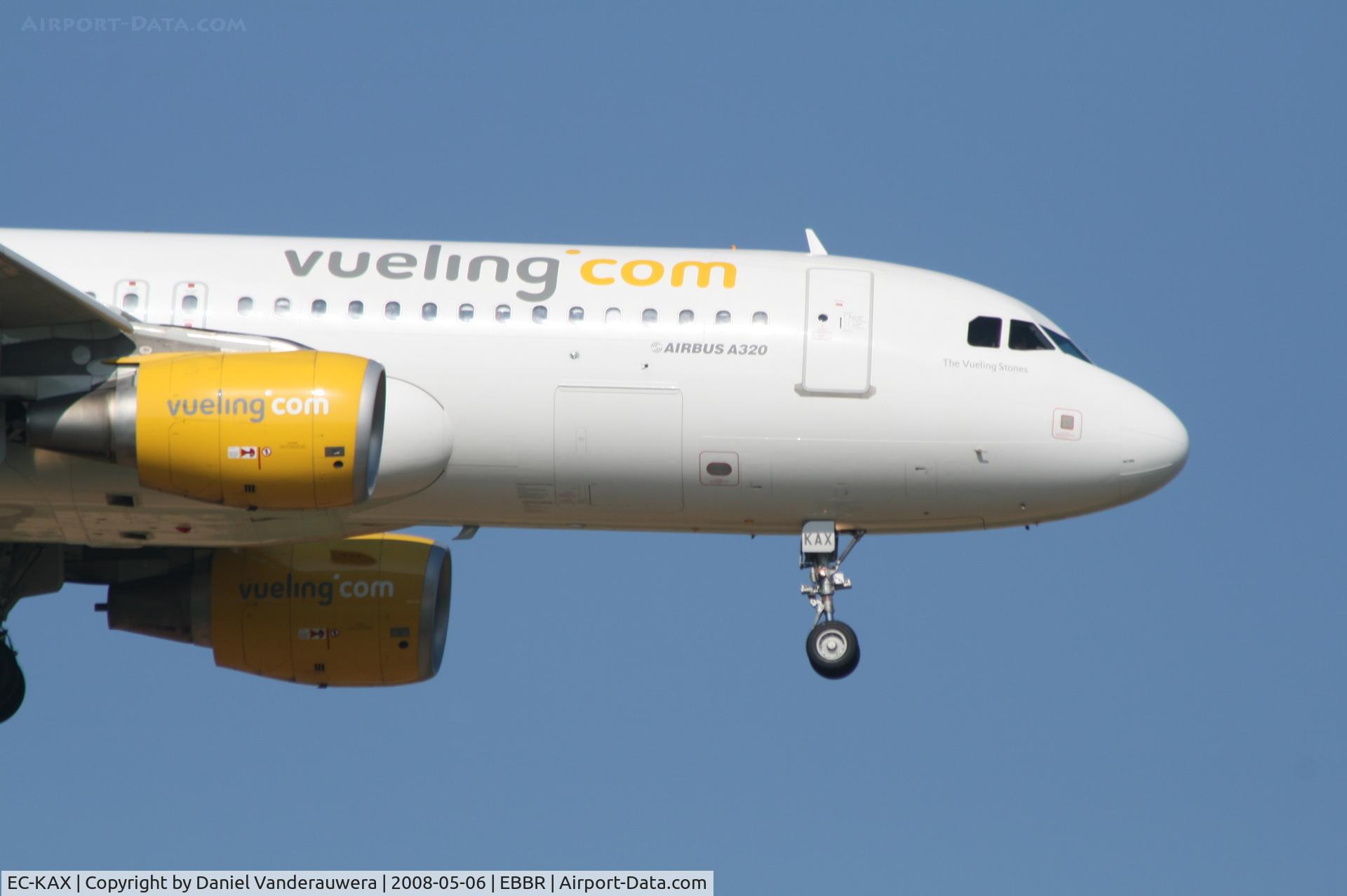 EC-KAX, 2007 Airbus A320-214 C/N 3040, arrival of flight VY5210 to rwy 02