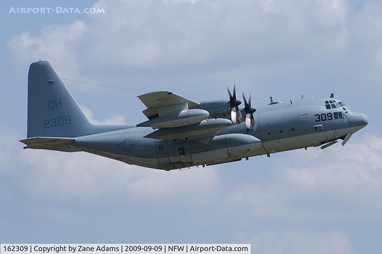 162309, 1982 Lockheed KC-130T Hercules C/N 382-4973, US Navy C-130 departing Carswell Field / NAS Ft. Worth
