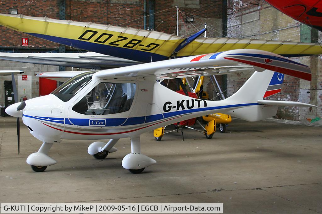 G-KUTI, 2009 Flight Design CTSW C/N 8450, Temporary resident at Barton.
